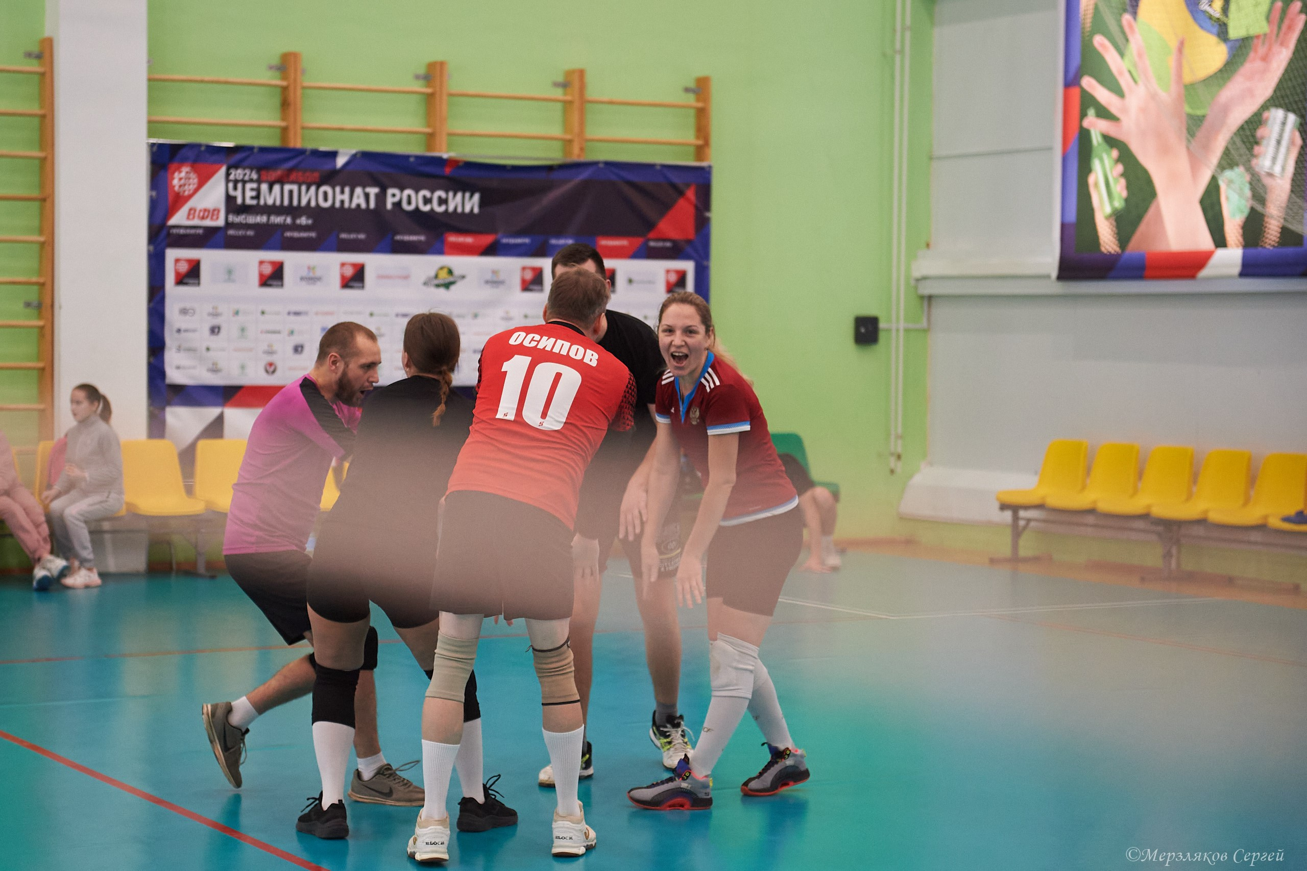 Новогодний волейбольный турнир. Ижевск. 16.12.23. Спортивный репортажный фотограф в Ижевске Сергей Мерзляков