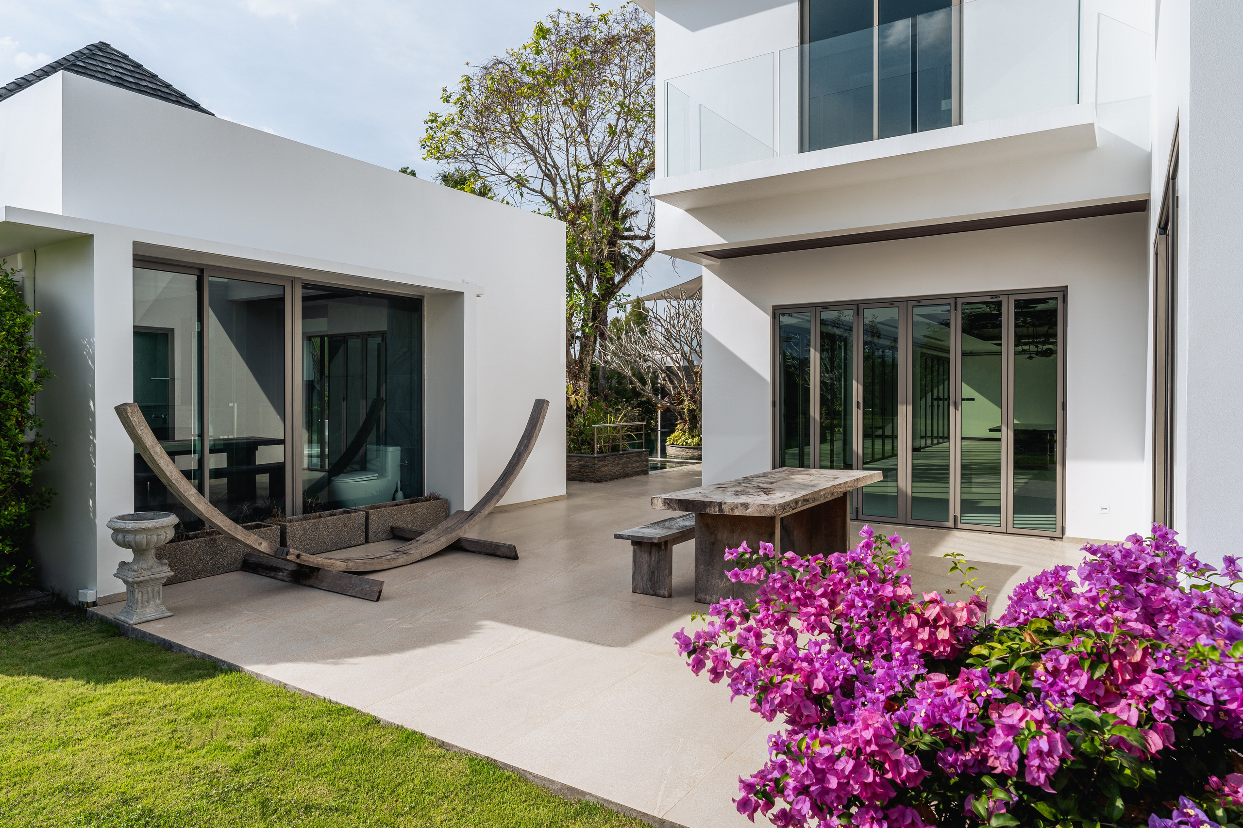 Interior real estate photography in Phuket — professional photos and videos. Yan Dolmatov — Photographer, Videographer, and Producer in Phuket