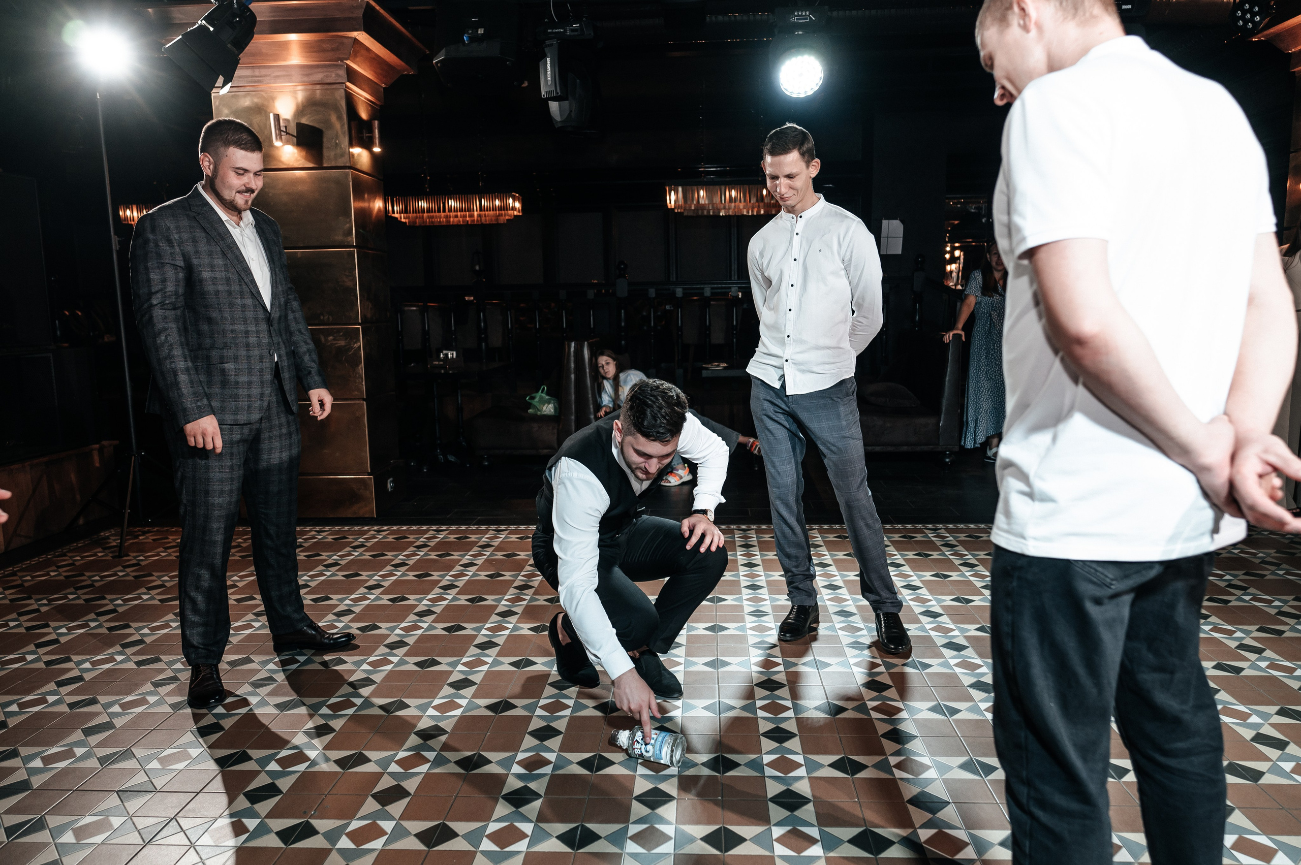 Даниил и Валерия. Черная утка. Полный день. Фотограф Екатерина Бочарникова