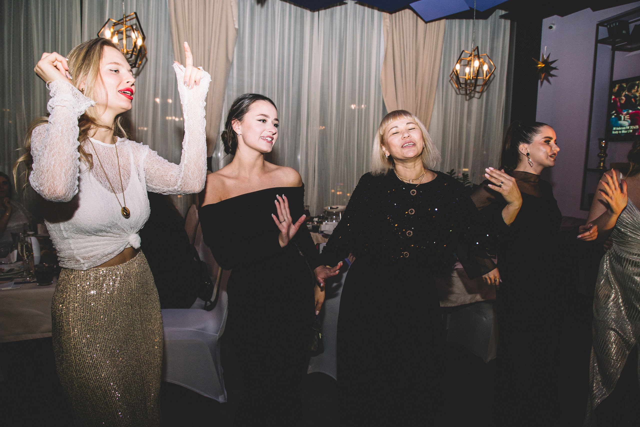 KOSMODOM. Портретный и свадебный фотограф Даня Похватова