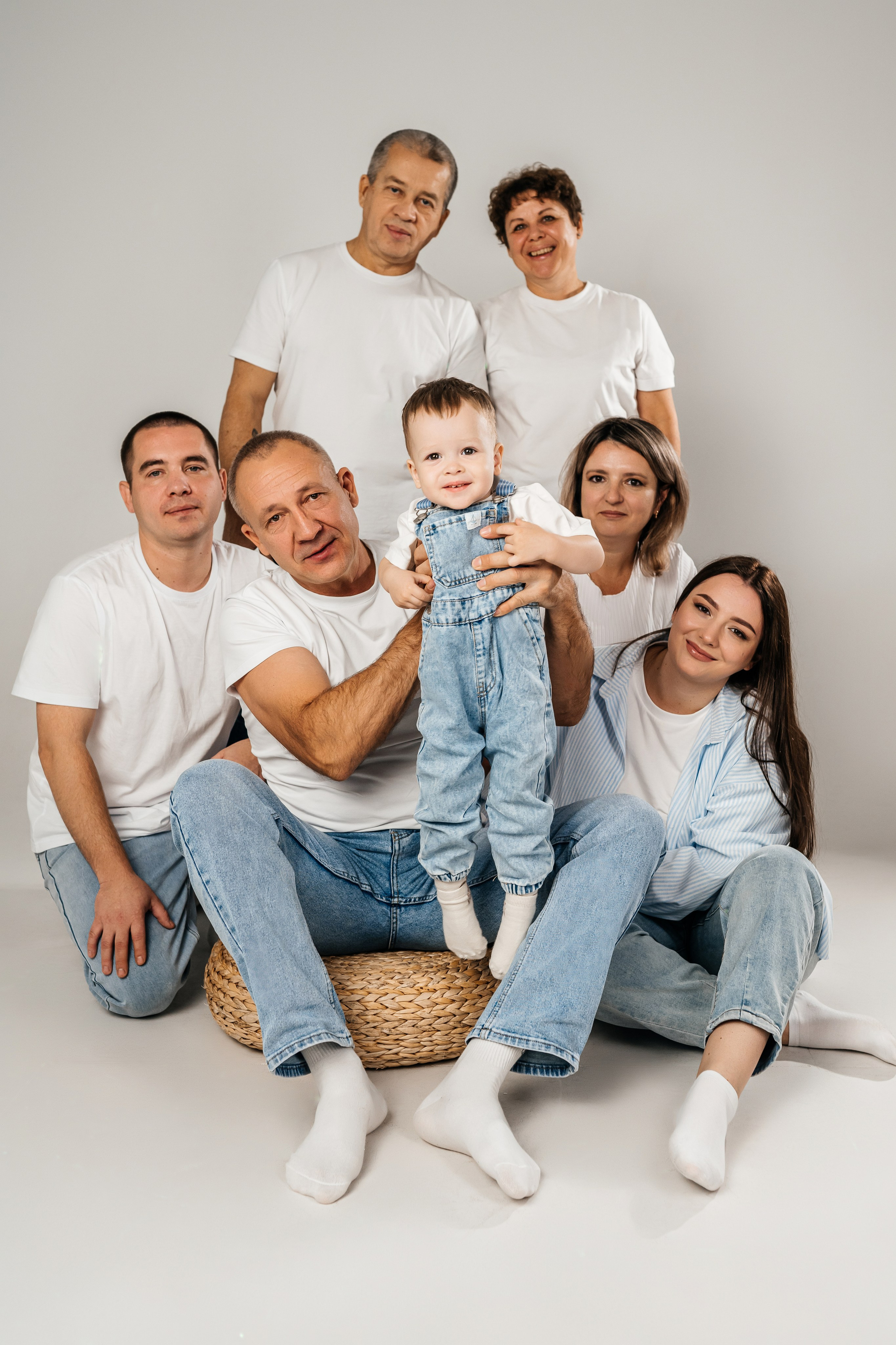 Семейная фотосессия в студии. Фотограф в Каменске-Шахтинском Ольга Сагал