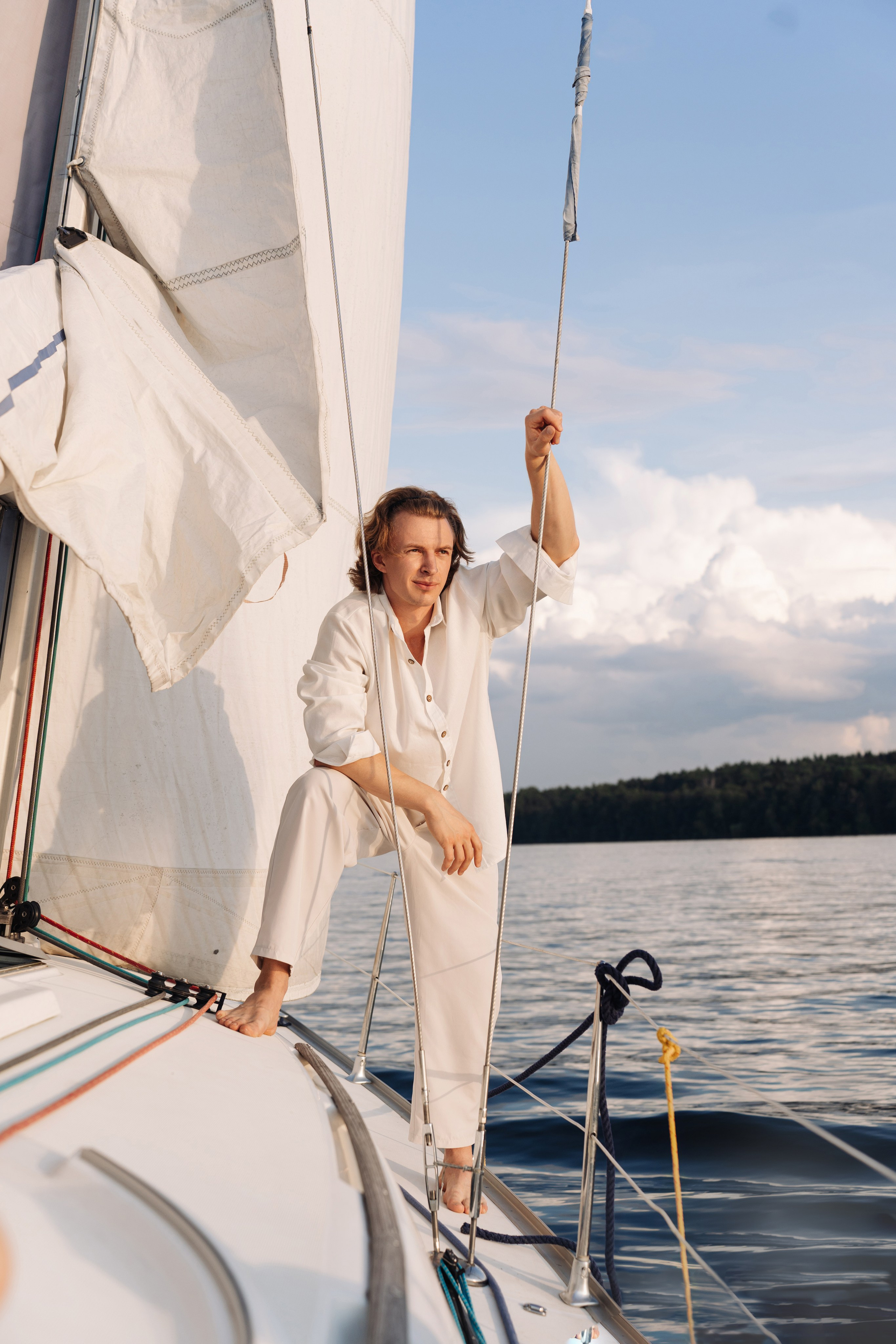 Свадебная фотосессия на яхте на закате (Пироговское водохранилище)