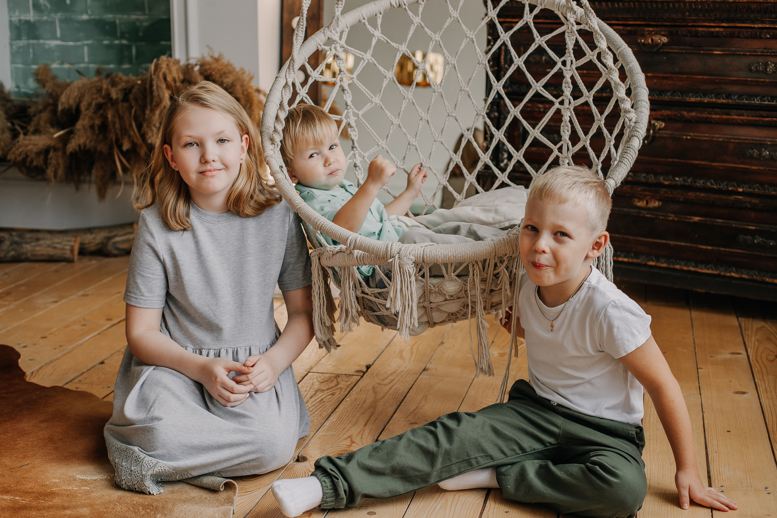 Александра и семья. Студия ГОА. Женский и семейный фотограф в Краснодаре Яна Теплая