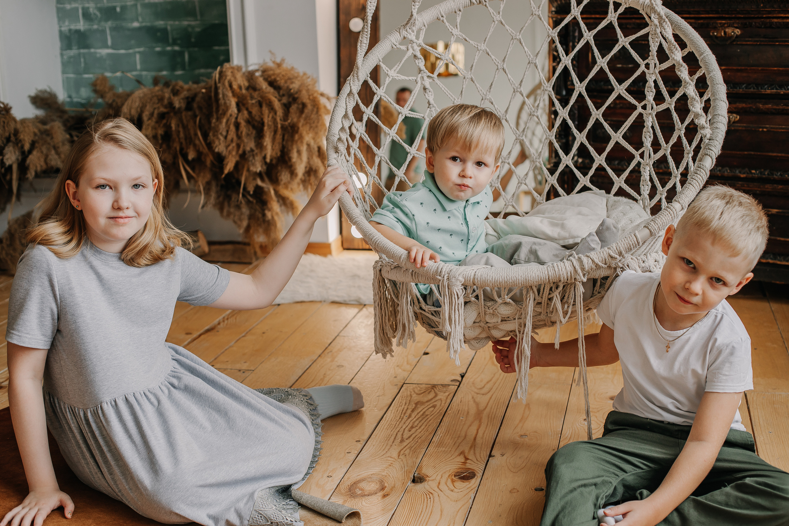 Александра и семья. Студия ГОА. Женский и семейный фотограф в Краснодаре Яна Теплая