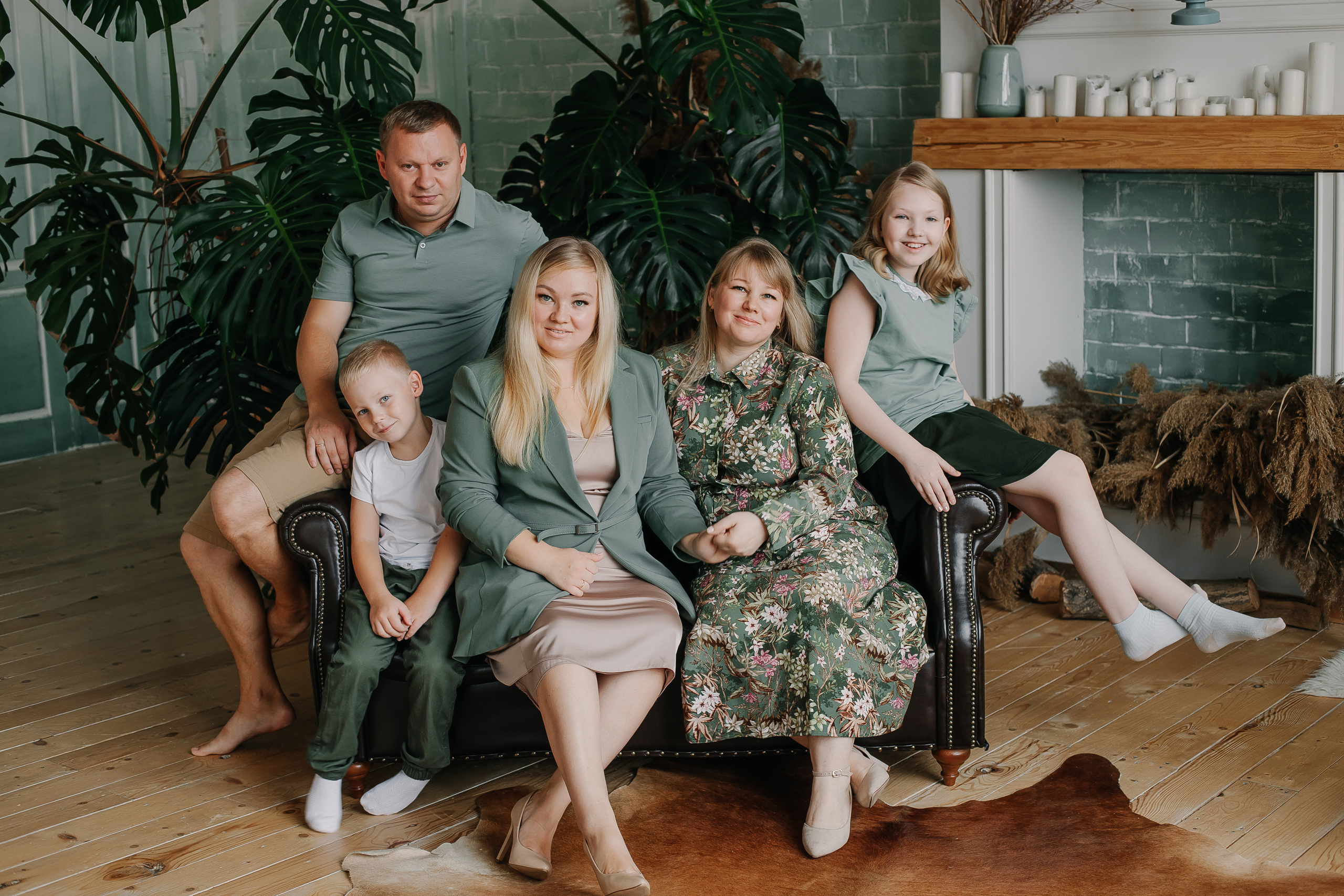 Александра и семья. Студия ГОА. Женский и семейный фотограф в Краснодаре Яна Теплая