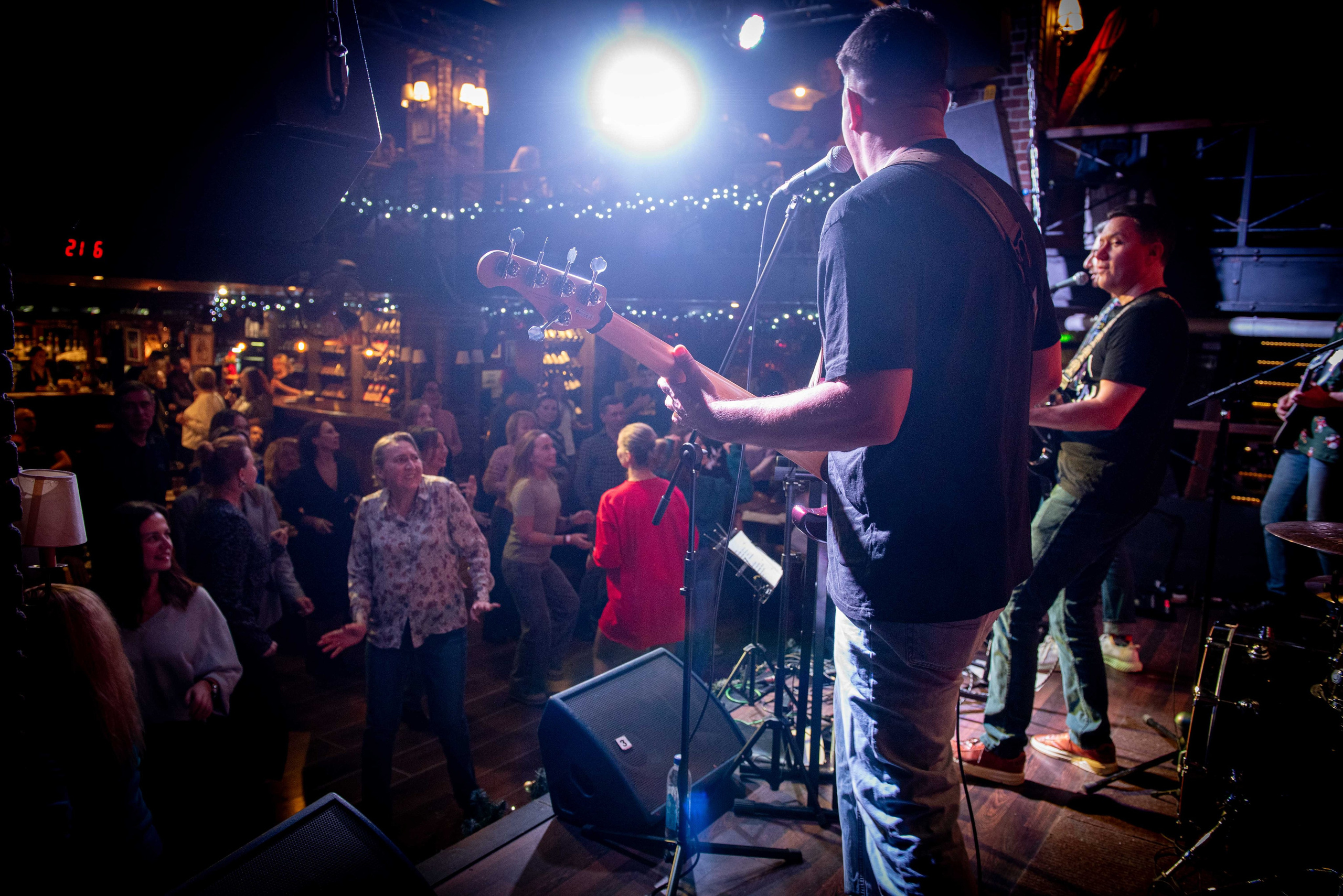 LifePub 16.12.2024. Московская кавер-группа BankBand