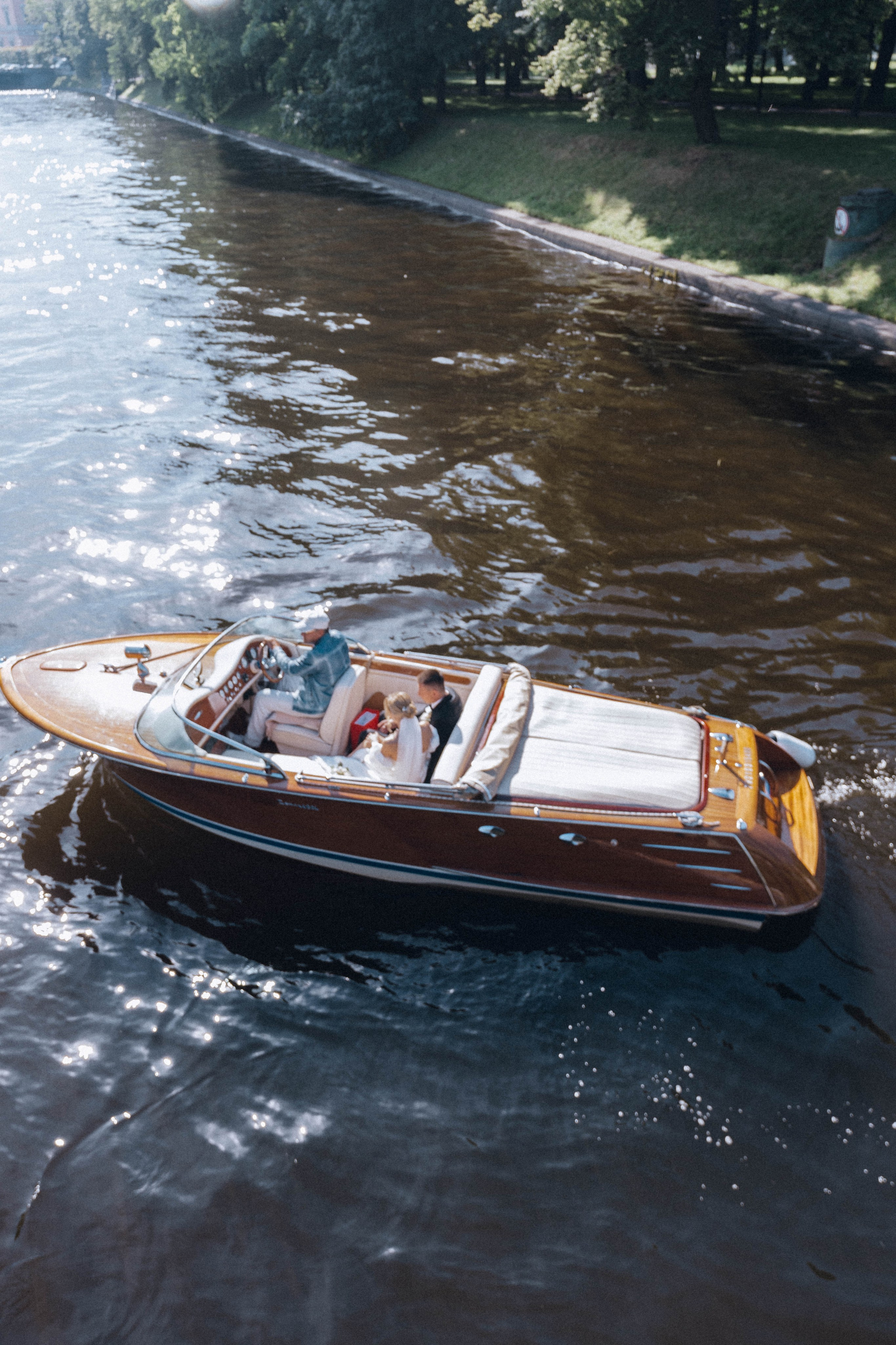 СВАДЕНБНАЯ СЬЕМКА НА КАТЕРЕ ПО КАНАЛАМ САНКТ-ПЕТЕРБУРГА И В АКВАТОРИИ НЕВЫ. Профессиональный фотограф, Санкт-Петербург — Виктория Богомолова