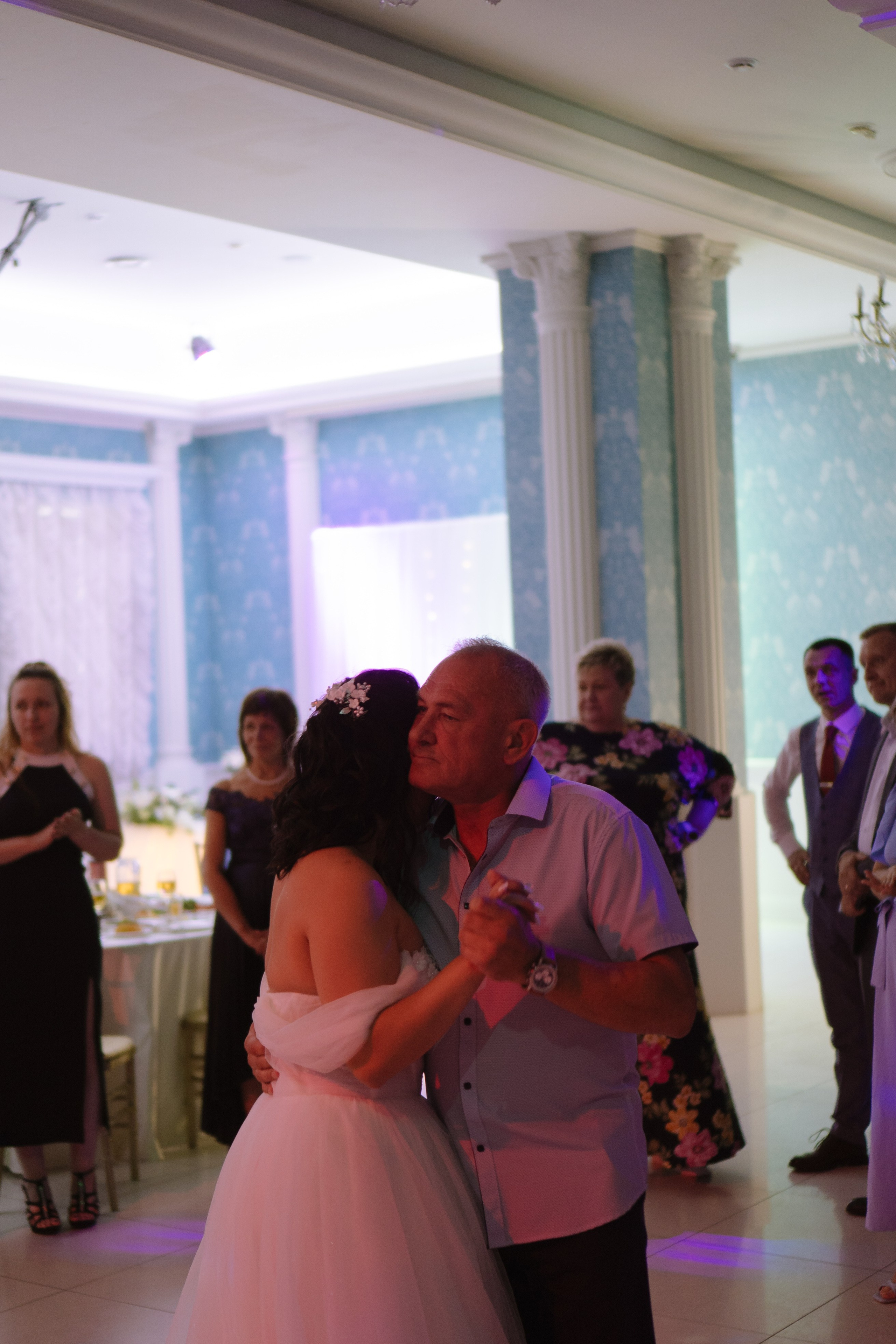 ТАНЕЦ ОТЦА И ДОЧЕРИ НА БАНКЕТЕ (СВАДЕБНАЯ ФОТОСЕСИИЯ БАНКЕТА). Профессиональный фотограф, Санкт-Петербург — Виктория Богомолова