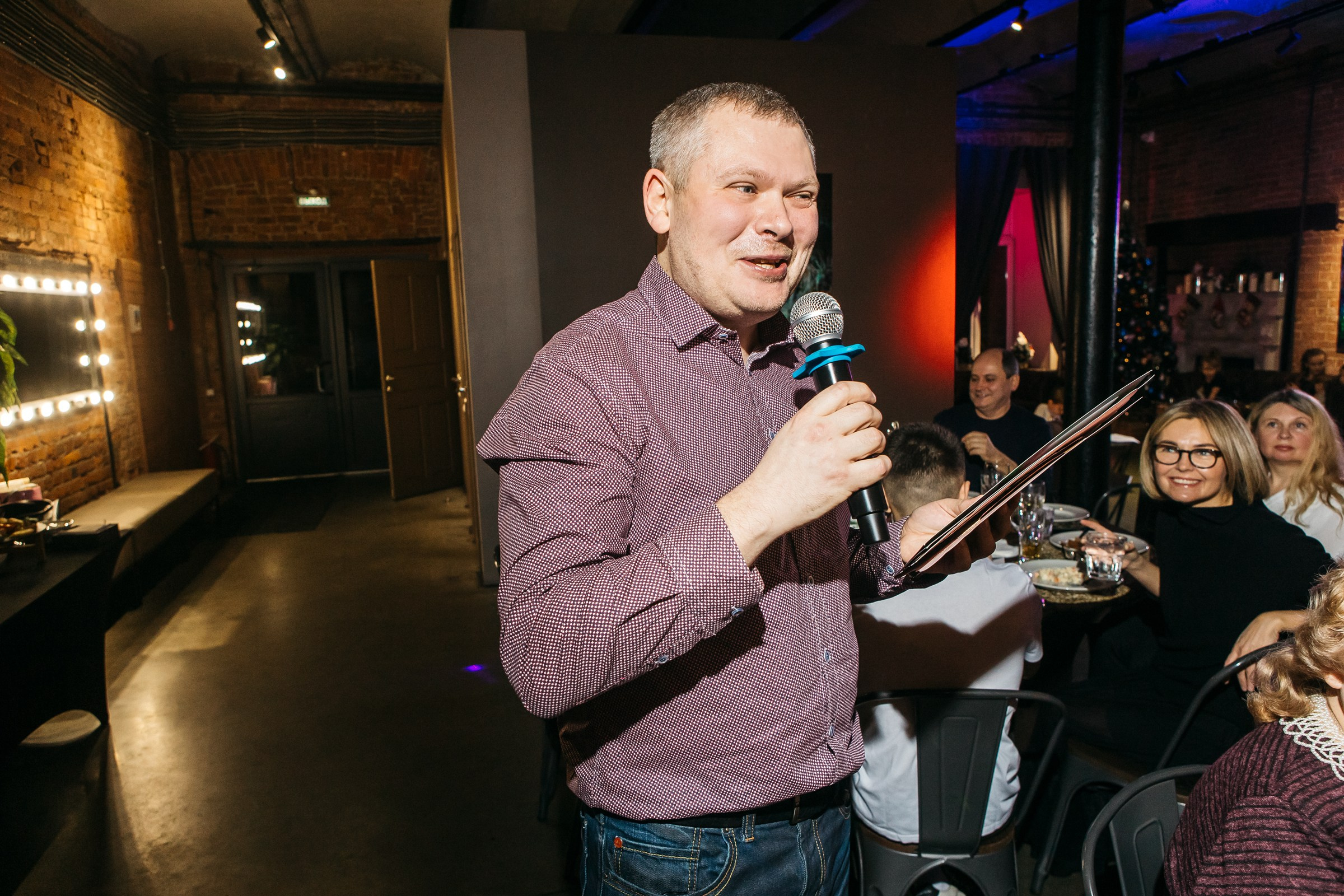 Позитивный репортажный фотограф на День Рождение, юбилей Питер