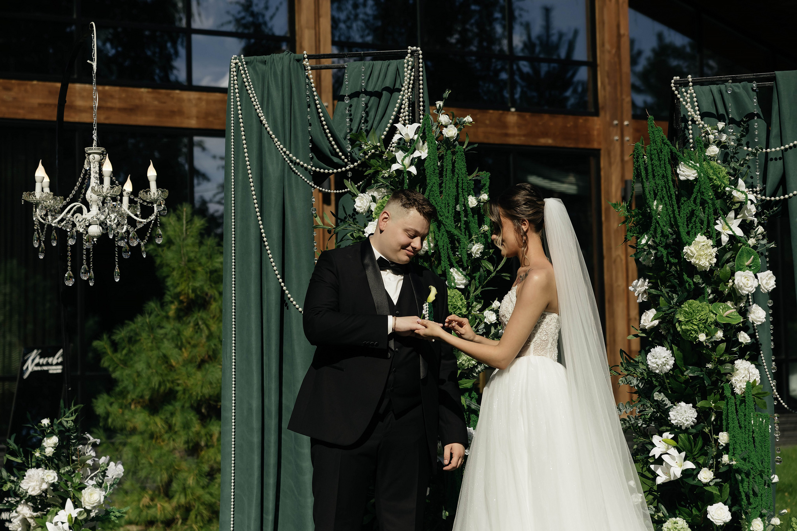 Свадебная история. Лесной Виладж. Свадебный и семейный фотограф Рассказова Виктория