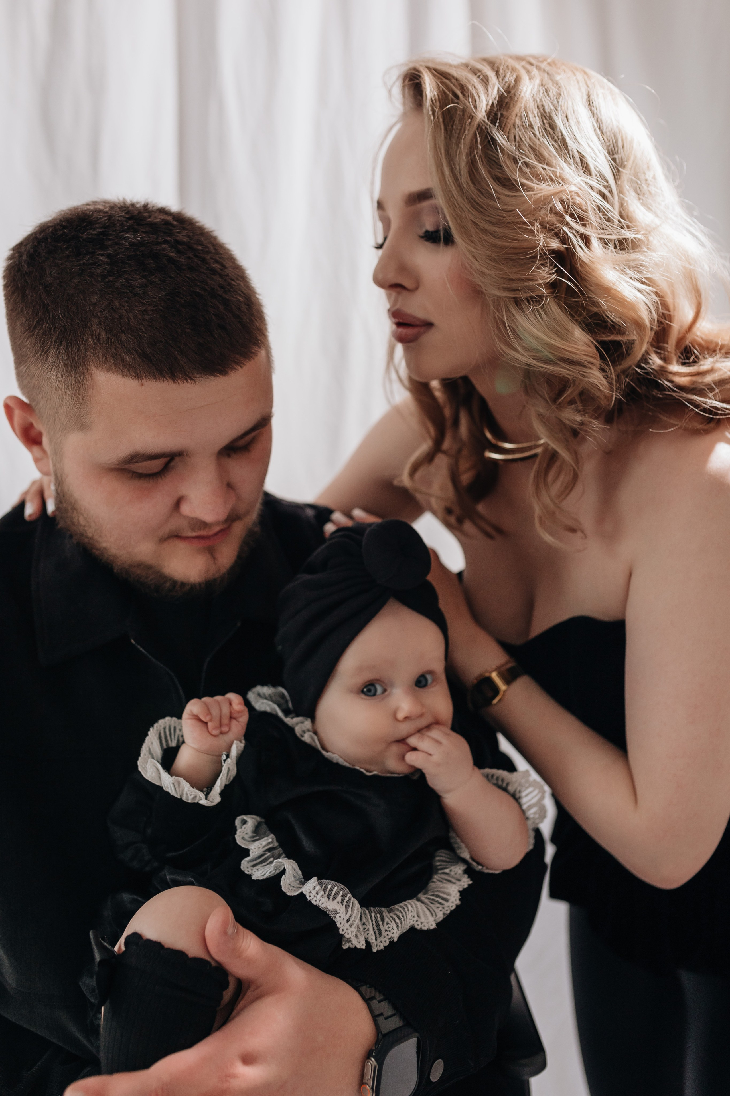 Семейная съёмка в студии. Фотограф Трифон Мира