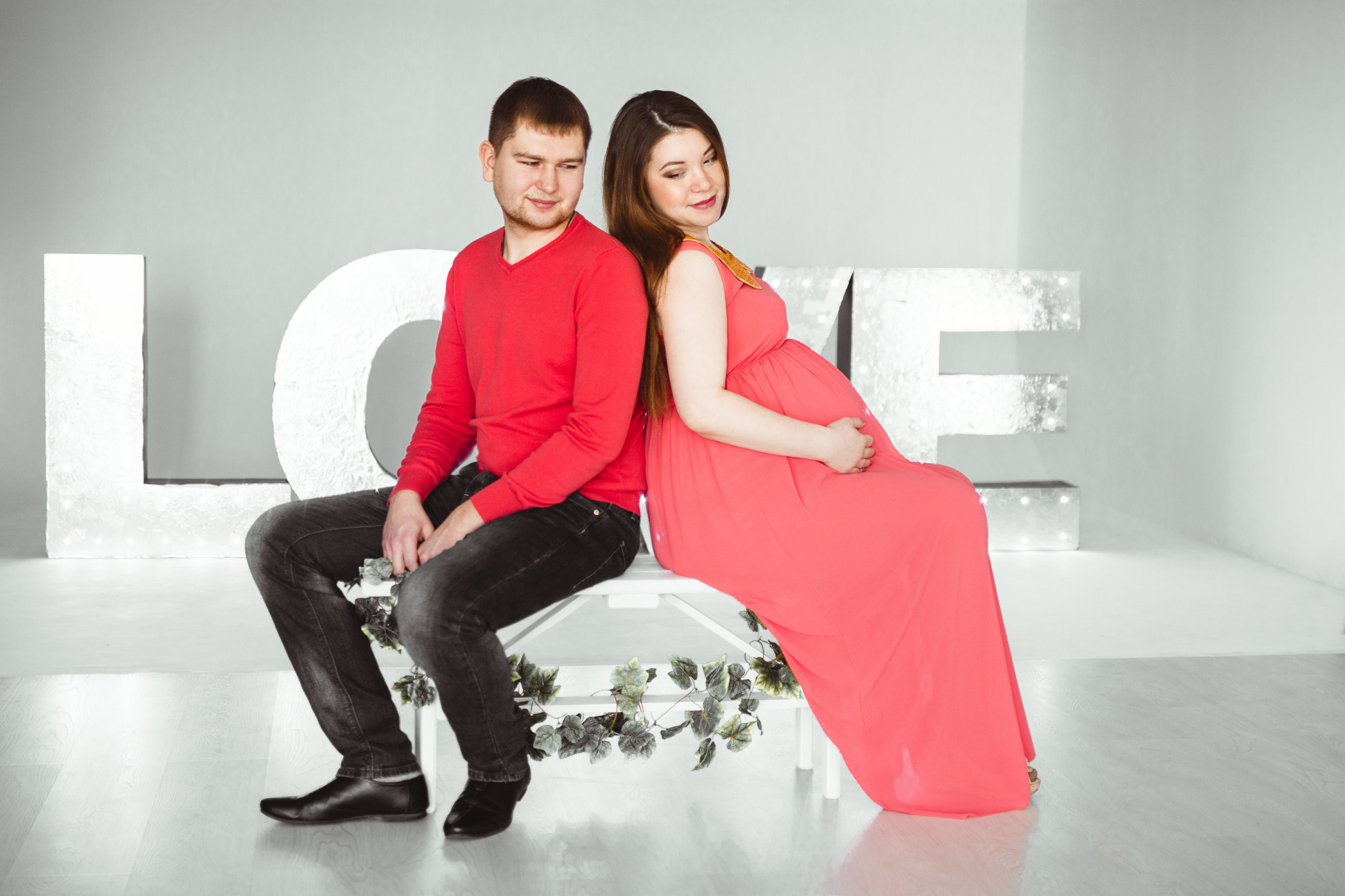 Дарья с мужем в ожидании чуда. Портретный креативный творческий фотограф в Казани Михаил Бушенев