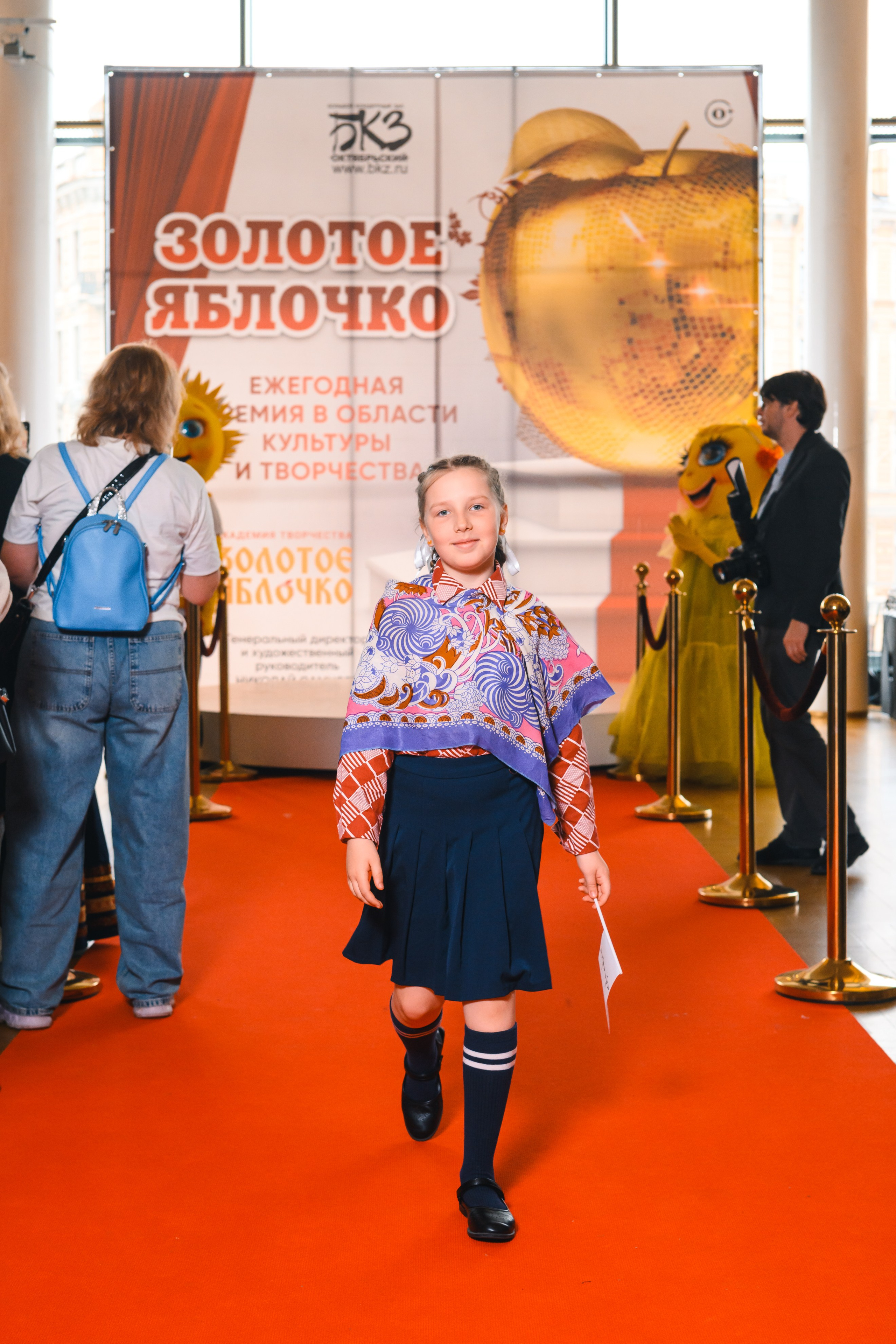 23 апреля, красная дорожка, БКЗ Октябрьский, г. Санкт-Петербург. Золотое яблочко