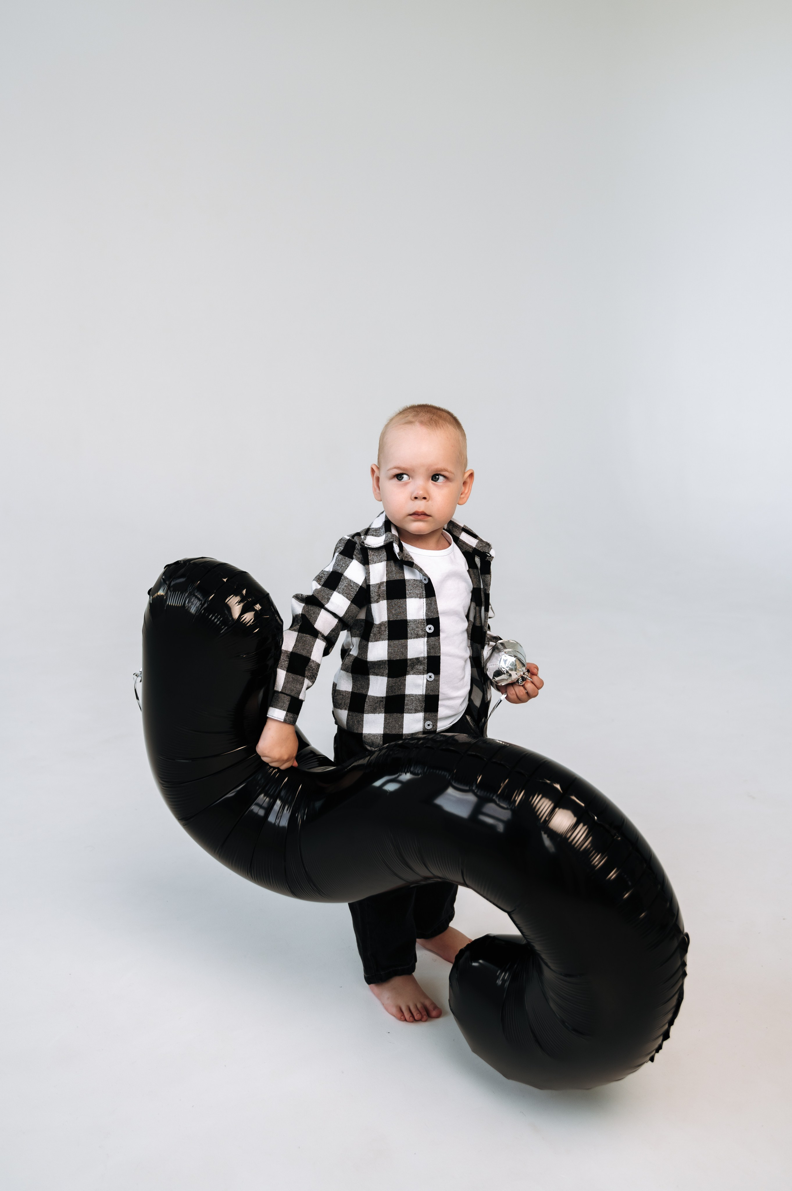 детская фотосессия с воздушным шаром в студии
