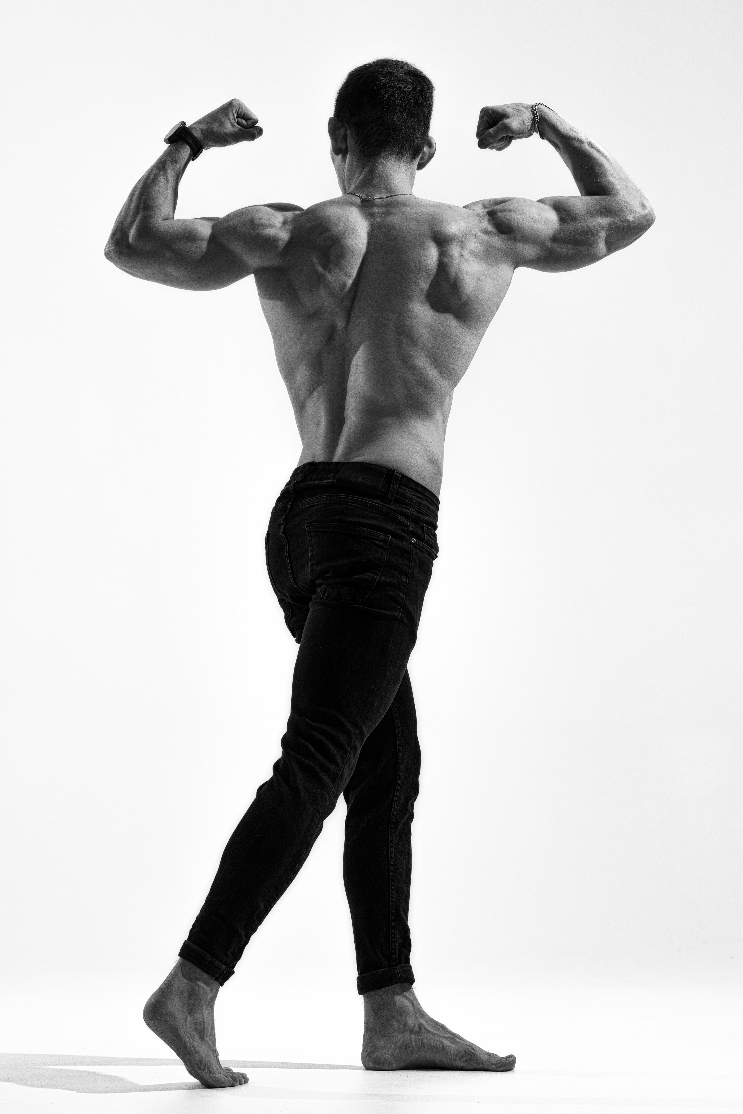 Съемка с Владом на циклораме с импульсным светом для себя и контента. Дмитрий Шульгин, портретный фотограф в Воронеже