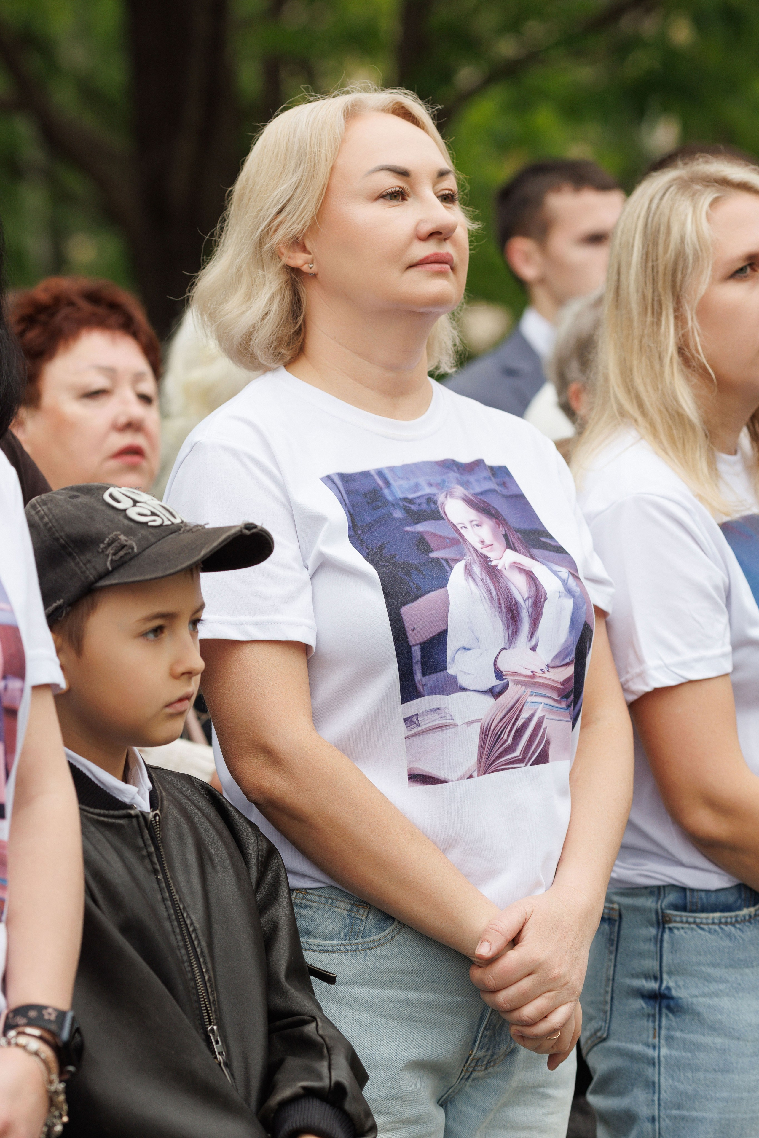 Последний звонок Гимназия Артем. Photoalbum-vl.ru
