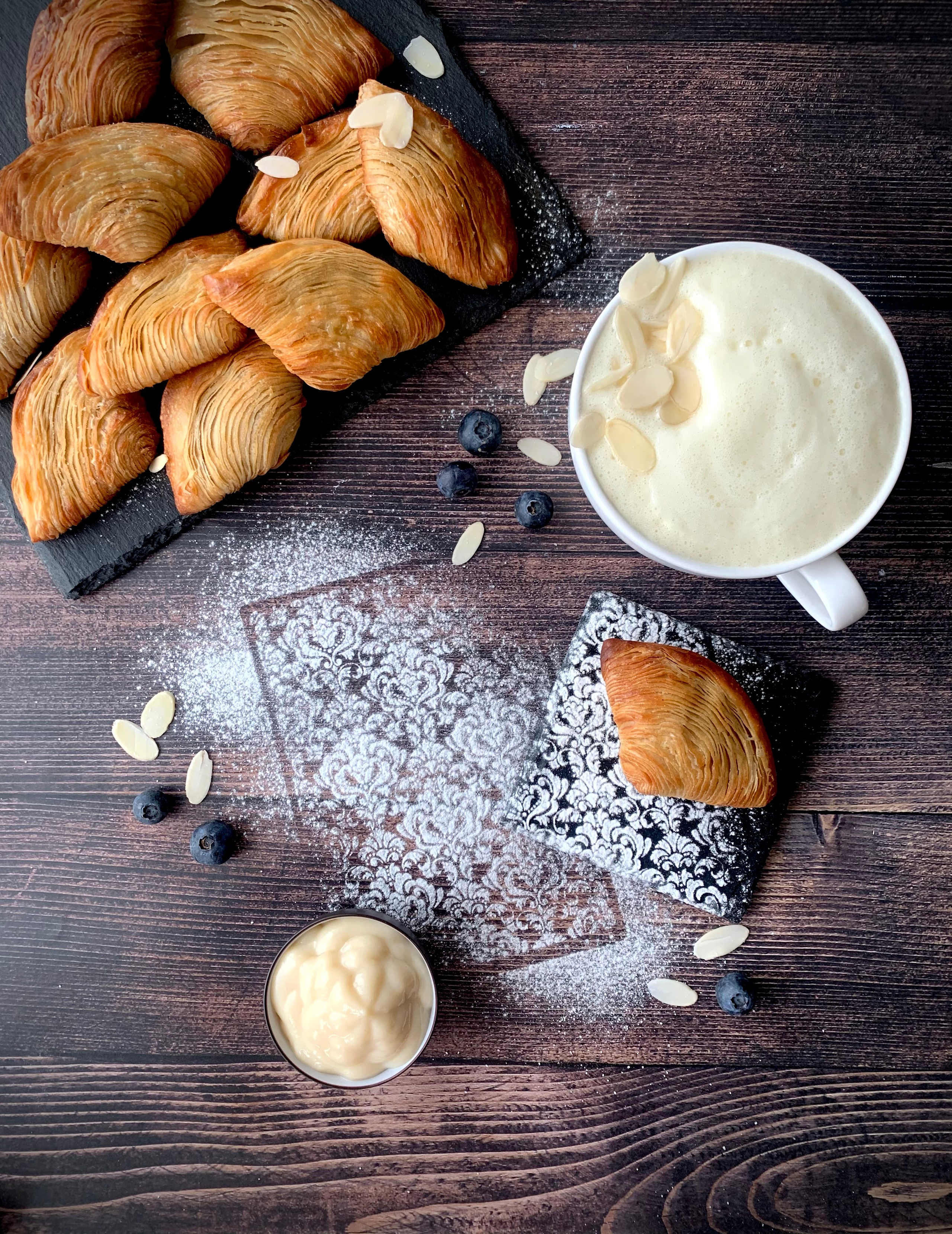 Художественная съёмка десертов с участием фуд-стилиста. Фуд-фотограф Илья Милоданов съемка в Москве и Московской области