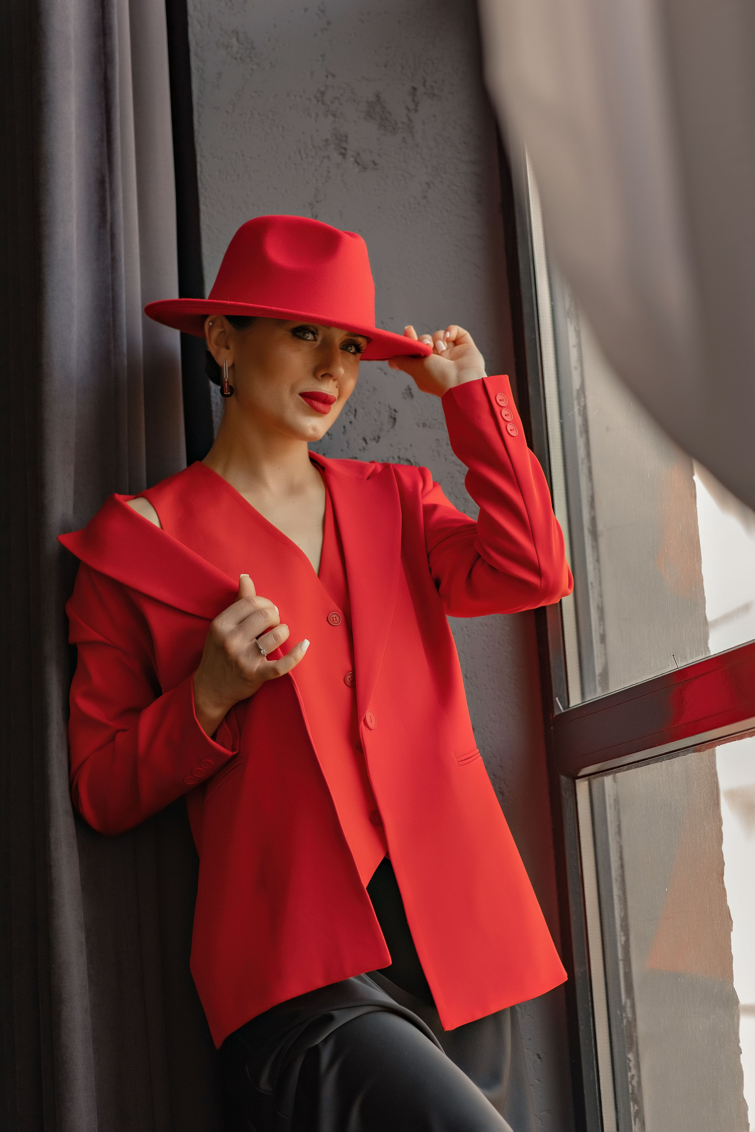 Женский портрет. Фотограф-стилист Крым Прокат одежды в Крыму. Фотосессии в Крыму