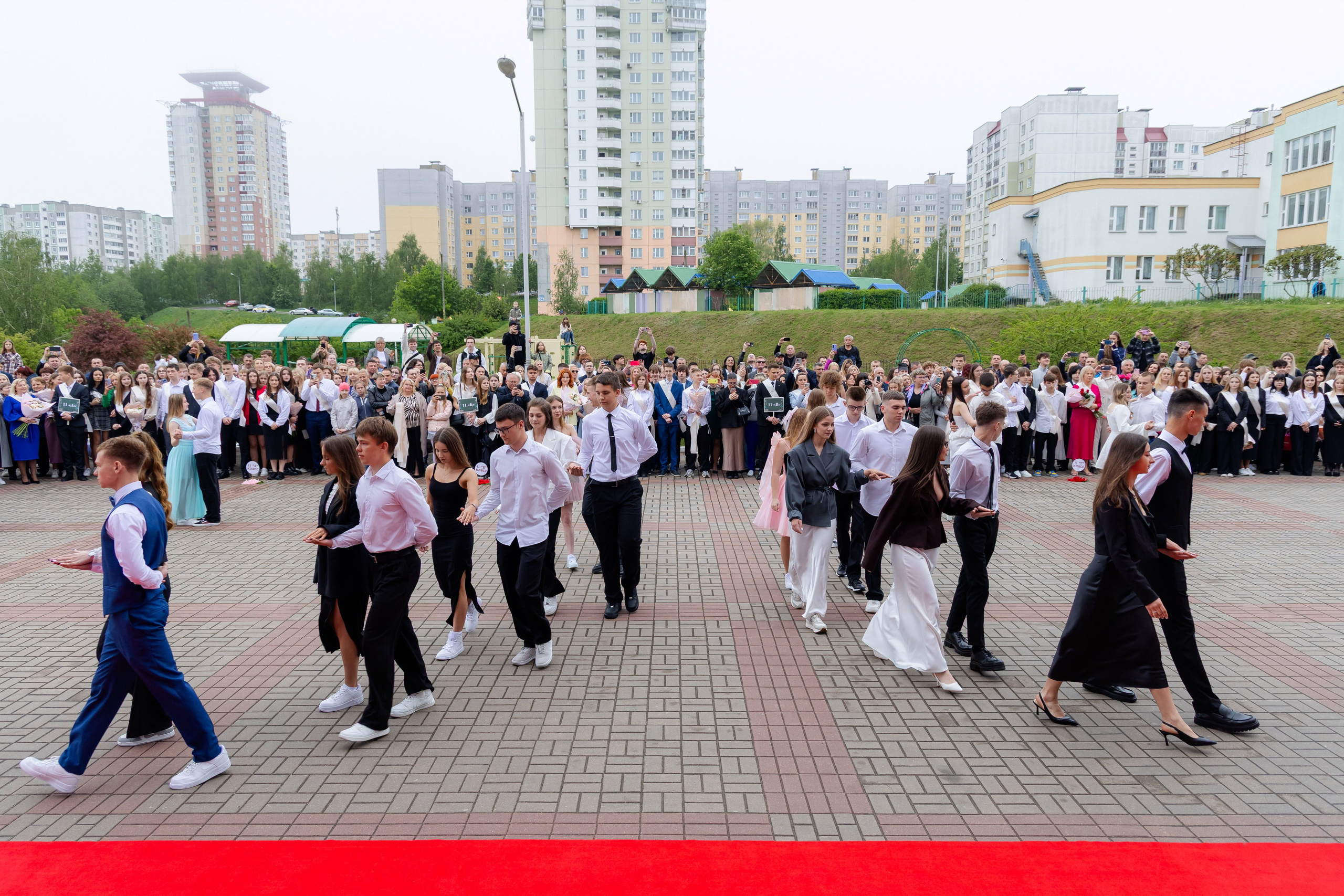 Последний звонок 2025 в Минске. Свадебный фотограф в Минске/Беларуси Сергей Спиридонов