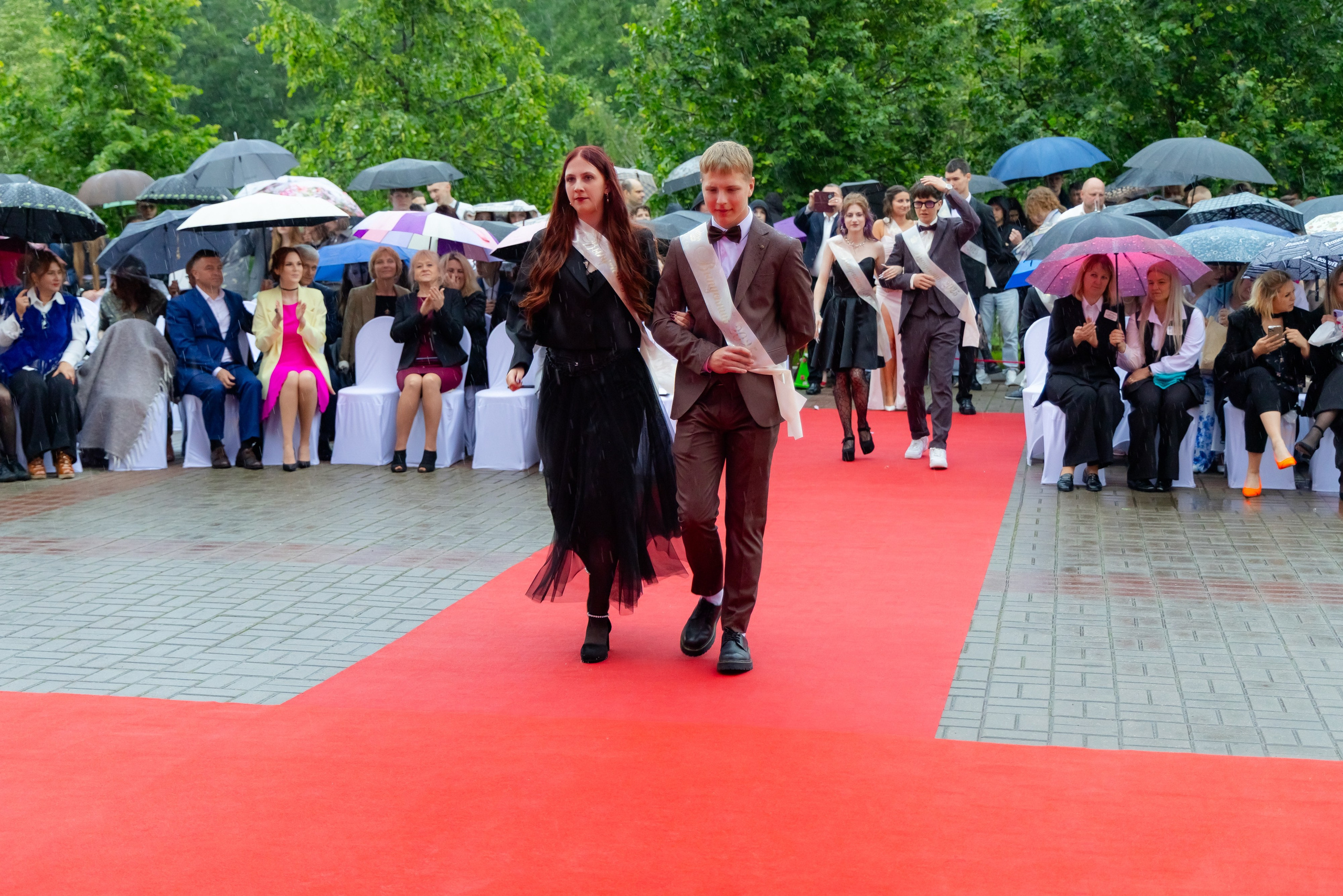 Школьный выпускной 2025 год в Минске, Беларуси. Свадебный фотограф в Минске/Беларуси Сергей Спиридонов