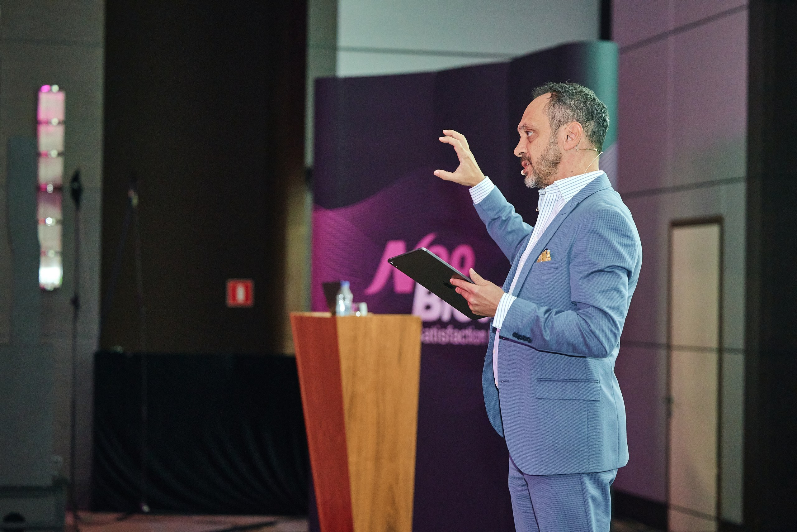 Конгресс имплантологов Neo Biotech 2025. Антон Артюшин, портретный фотограф. Москва