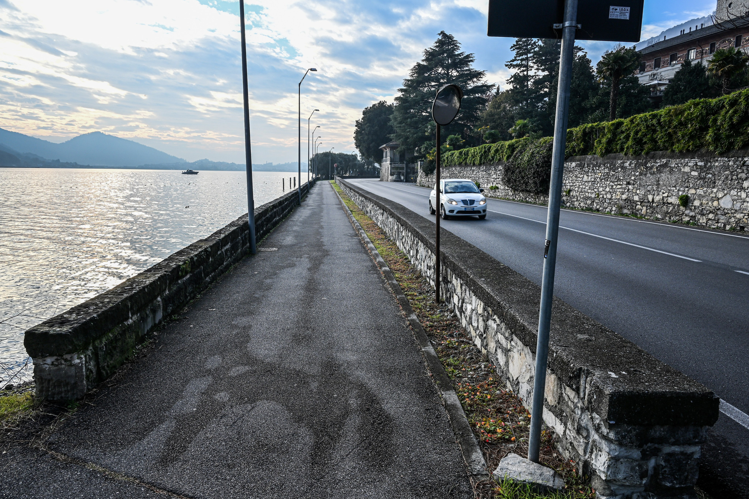 Lago d'iseo and hotel. Фотограф Минск