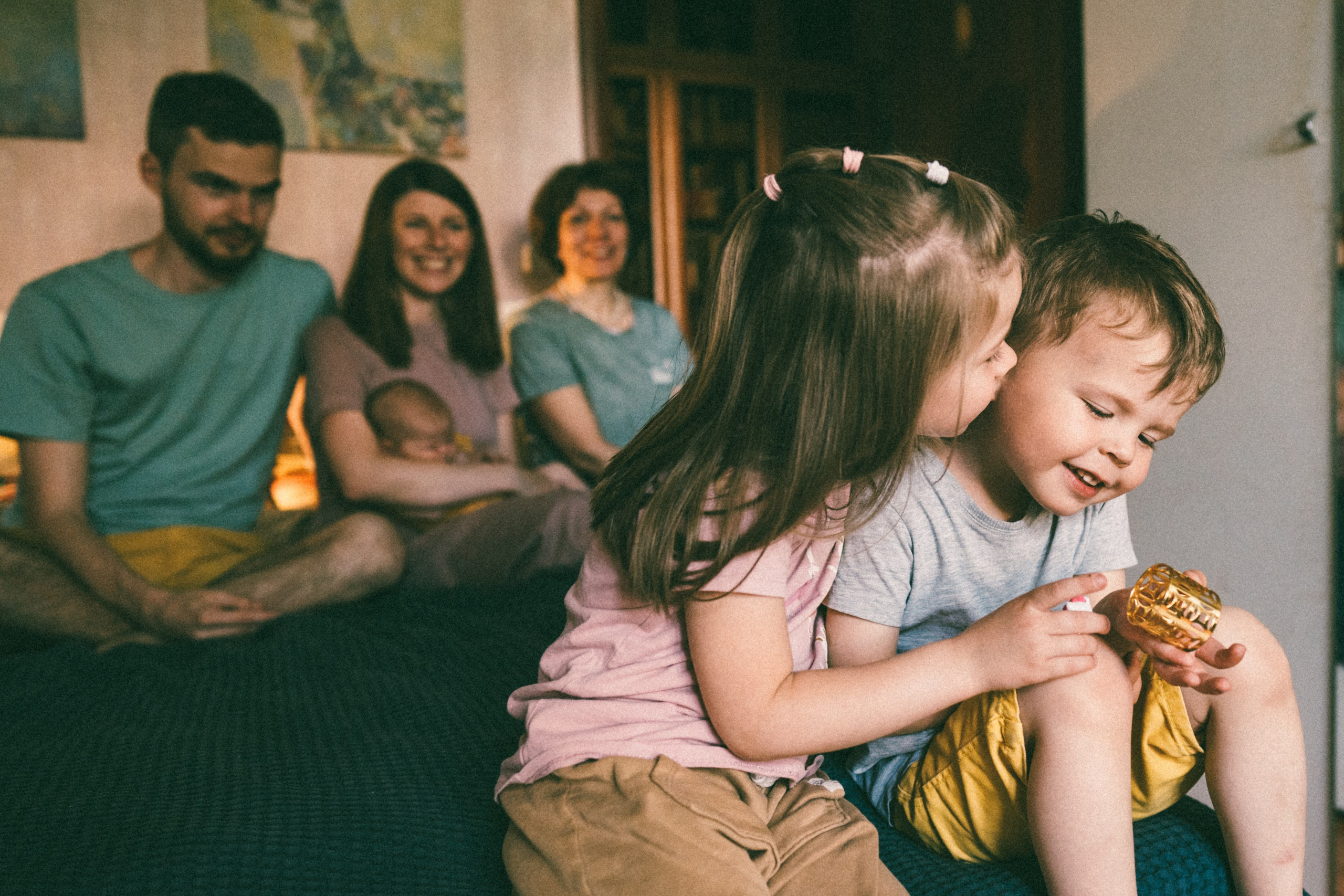 Семейная фотосессия дома. Дарья Иван Маша Сережа и Лиза. Детский, семейный и ньюборн фотограф в Москве Юлия Шуарт