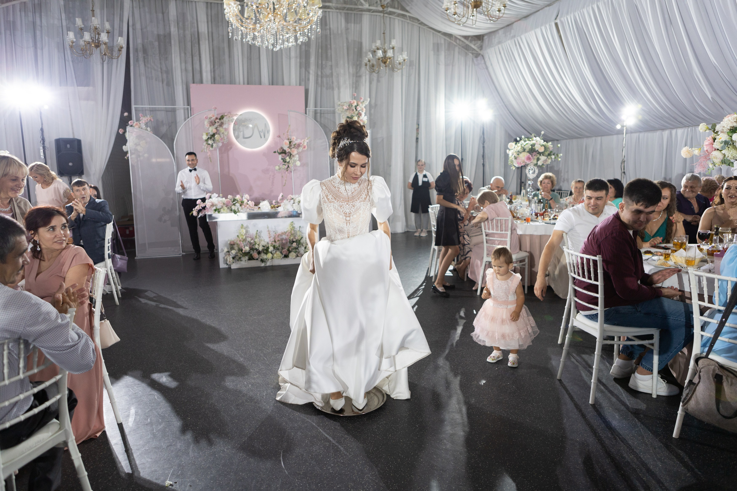 Свадебный фотограф Уфа — Руслан ГабдлисламовЖивые эмоции, красивые кадры, воспоминания на всю жизнь.Работаю по всей Республике Башкортоста. Свадебный фотограф Уфа Руслан Габдлисламов