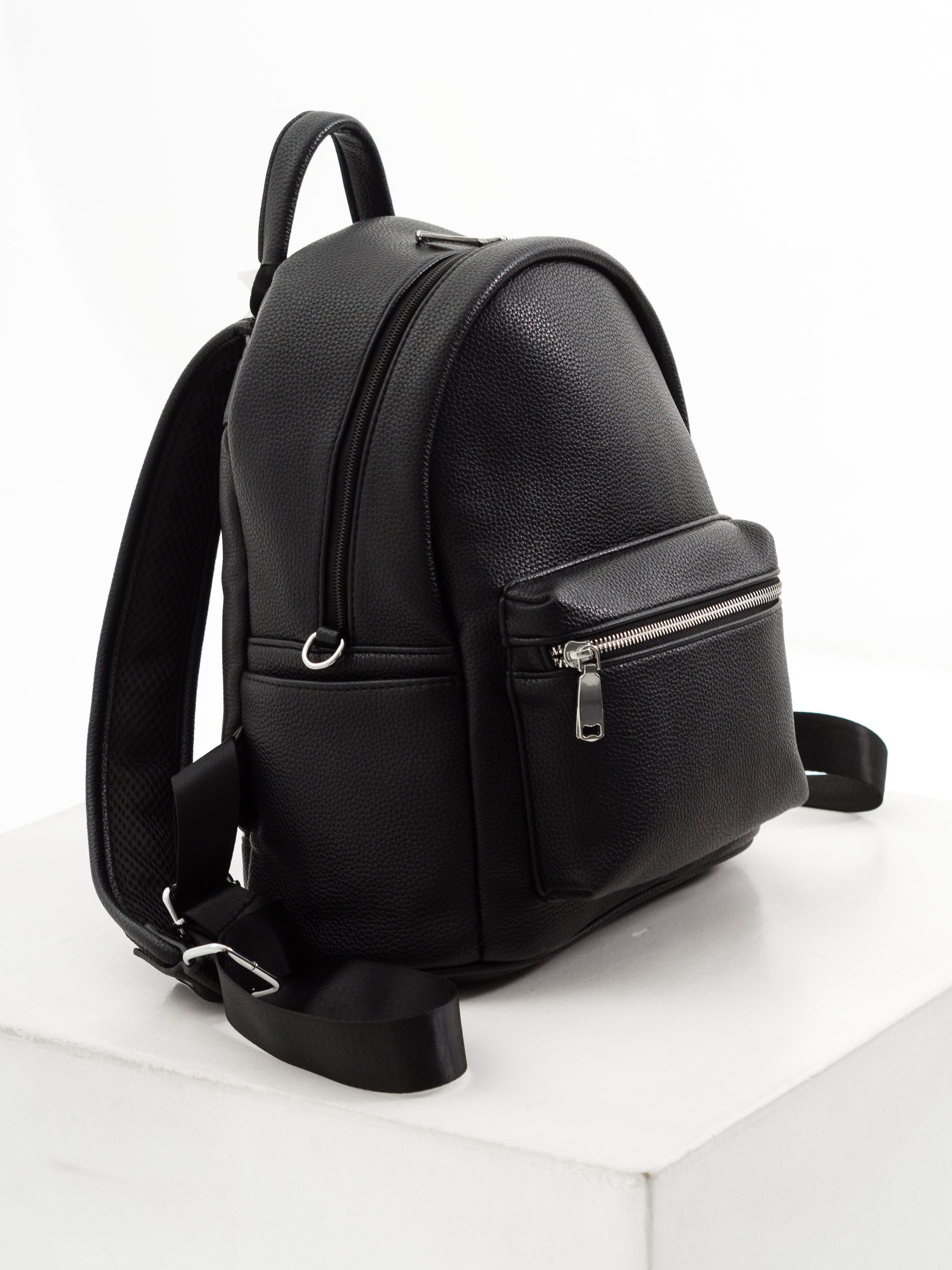 Съемка женского рюкзака для маркетплейсов озон и валберис. Фотограф Оксана Токарева Ижевск