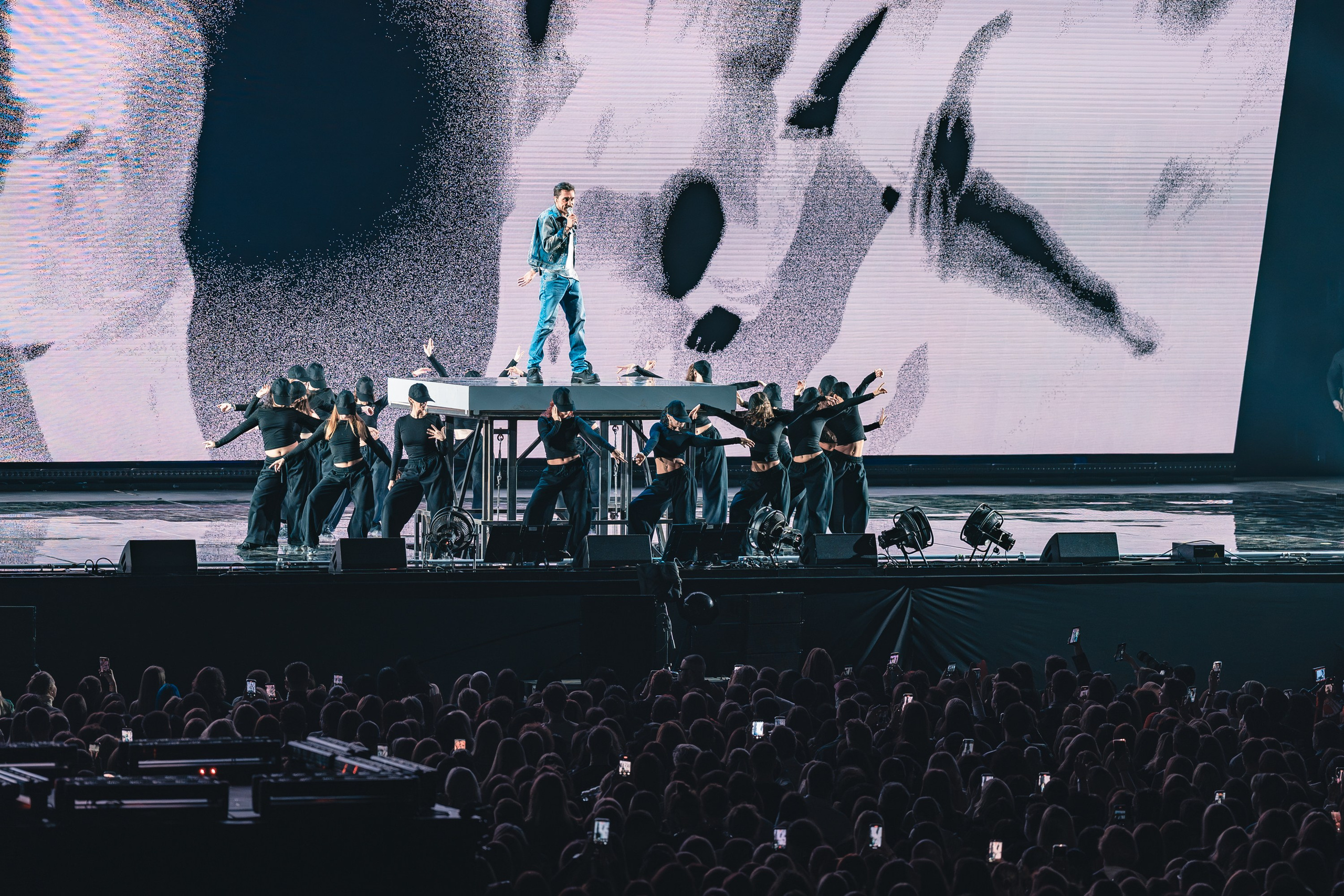 Дима Билан. Магия музыки в кадре: Концертная Фотография