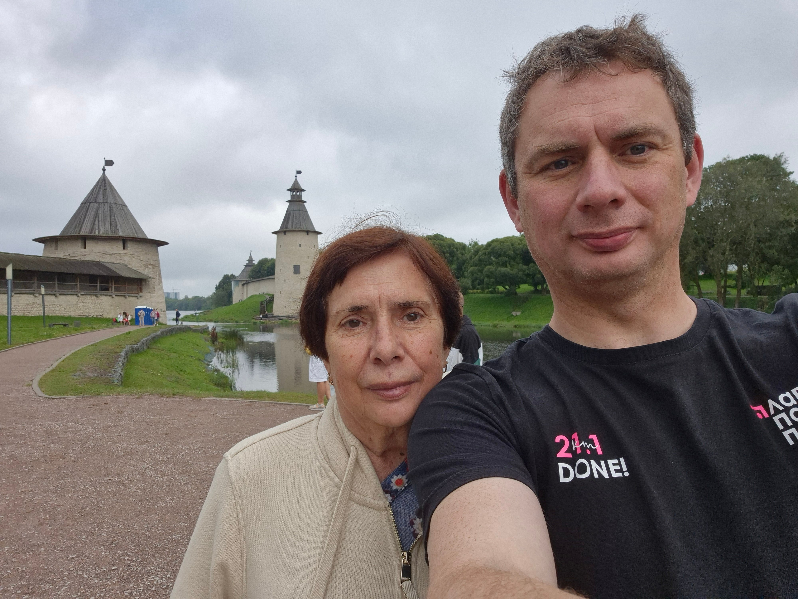 Разминаемся, фоткаемся. Мама тоже выбралась в путешествие