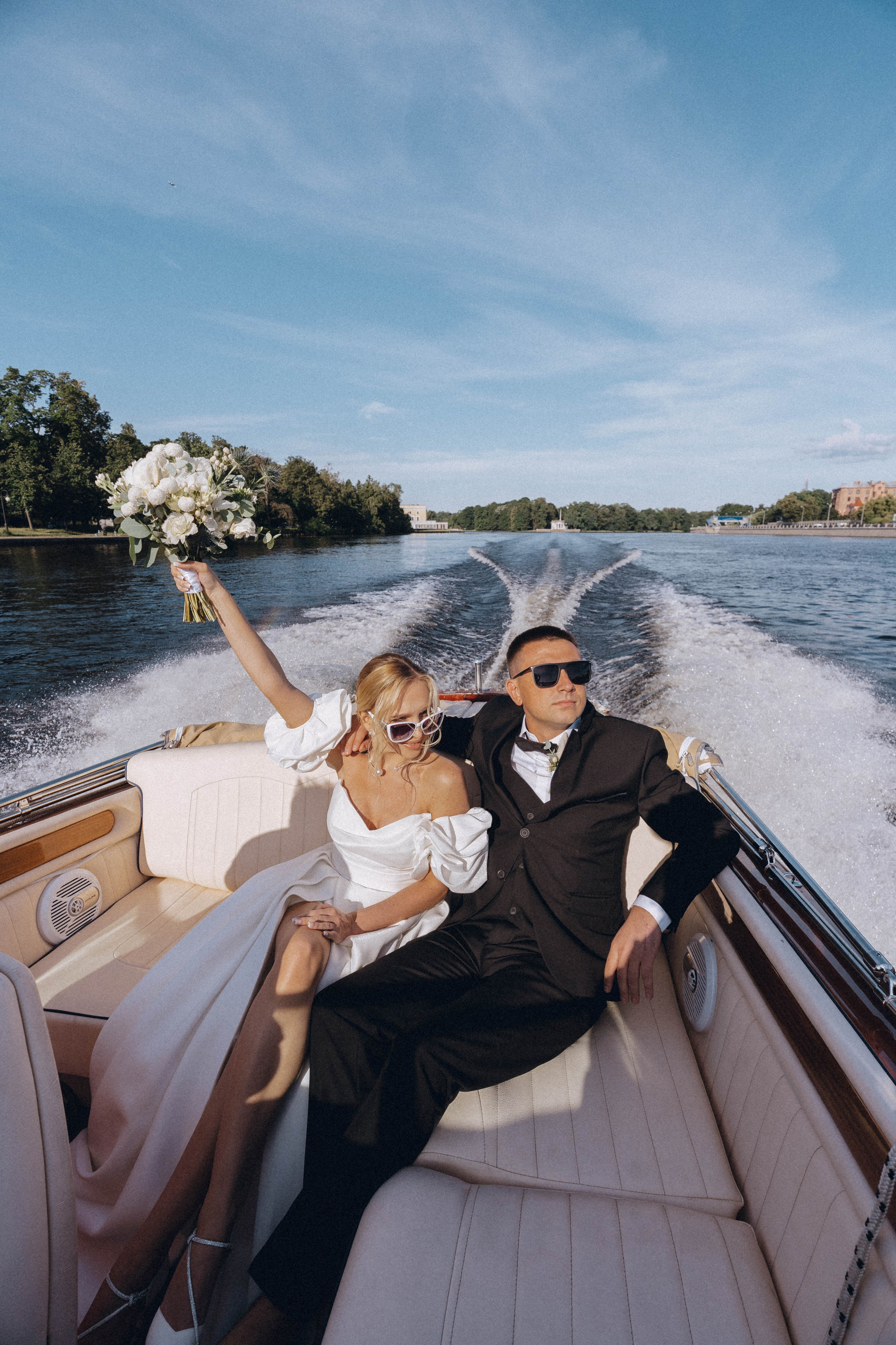 СВАДЕНБНАЯ СЬЕМКА НА КАТЕРЕ ПО КАНАЛАМ САНКТ-ПЕТЕРБУРГА И В АКВАТОРИИ НЕВЫ. Профессиональный фотограф, Санкт-Петербург — Виктория Богомолова