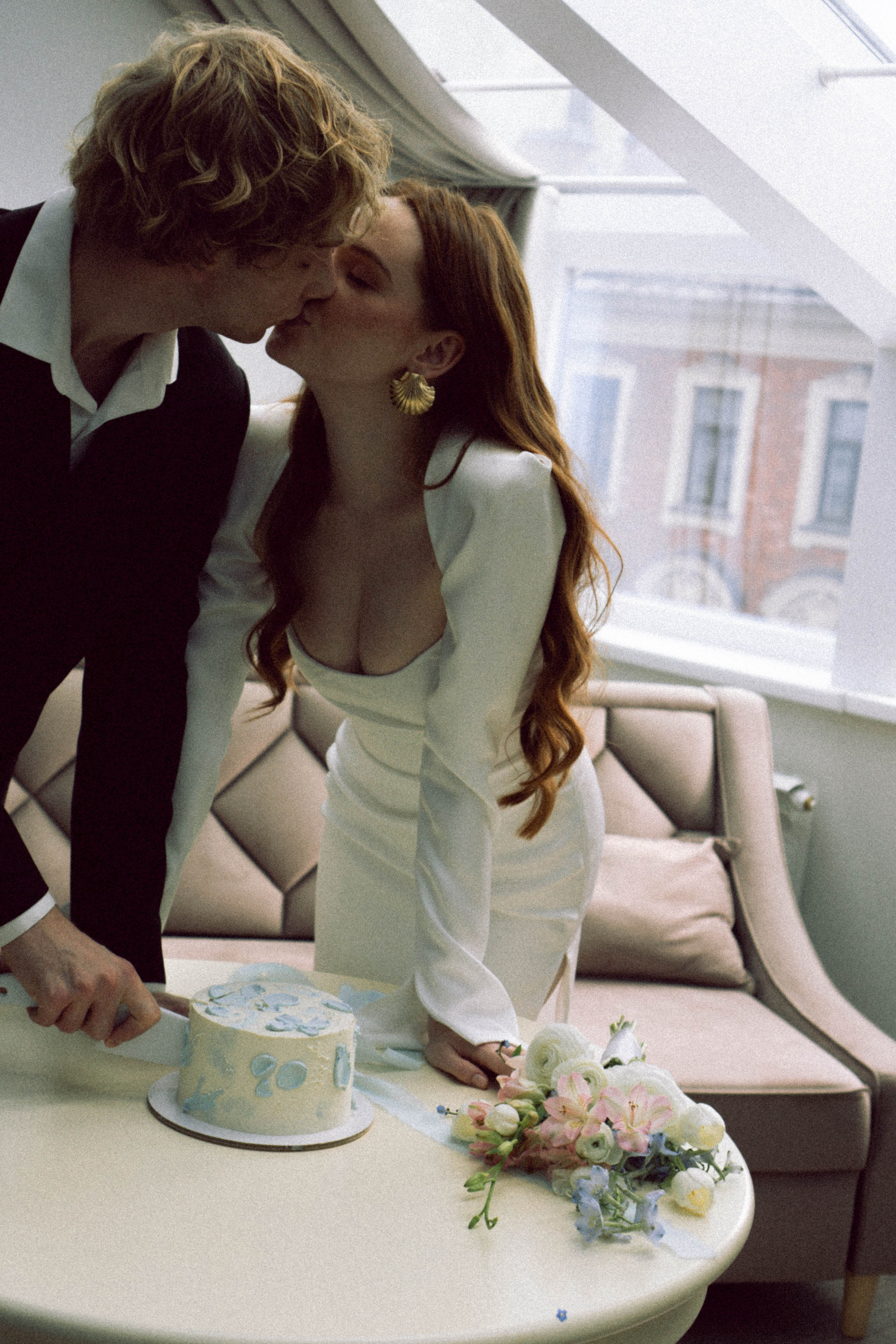 СВАДЕБНАЯ СЬЕМКА В ОТЕЛЕ. СБОРЫ ЖЕНИХА И НЕВЕСТЫ И ТАКЖЕ ТОР И ПОДГОТОВКА К ПРОГУЛКЕ. Профессиональный фотограф, Санкт-Петербург — Виктория Богомолова