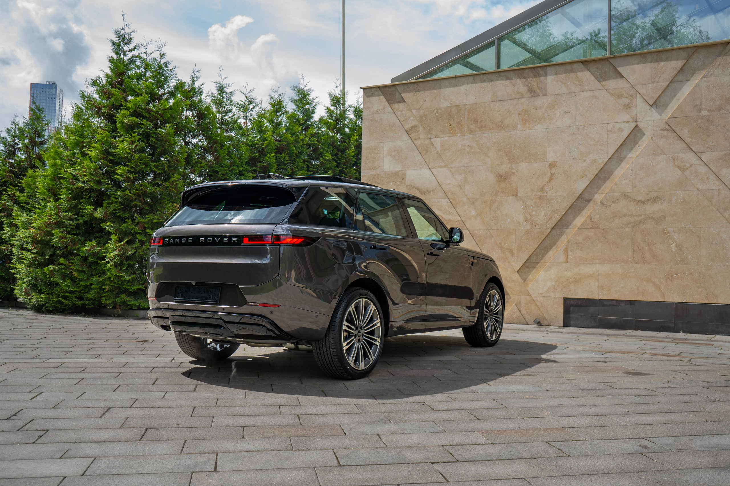 Range Rover Sport 2026. Автомобильный фотограф Ногинск Денис Городок