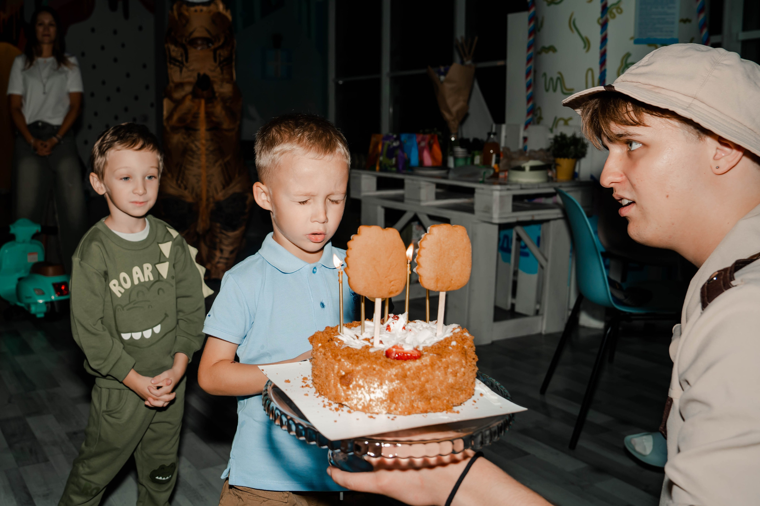 Грозный Тирекс. Крамер Юлиана детский и семейный фотограф