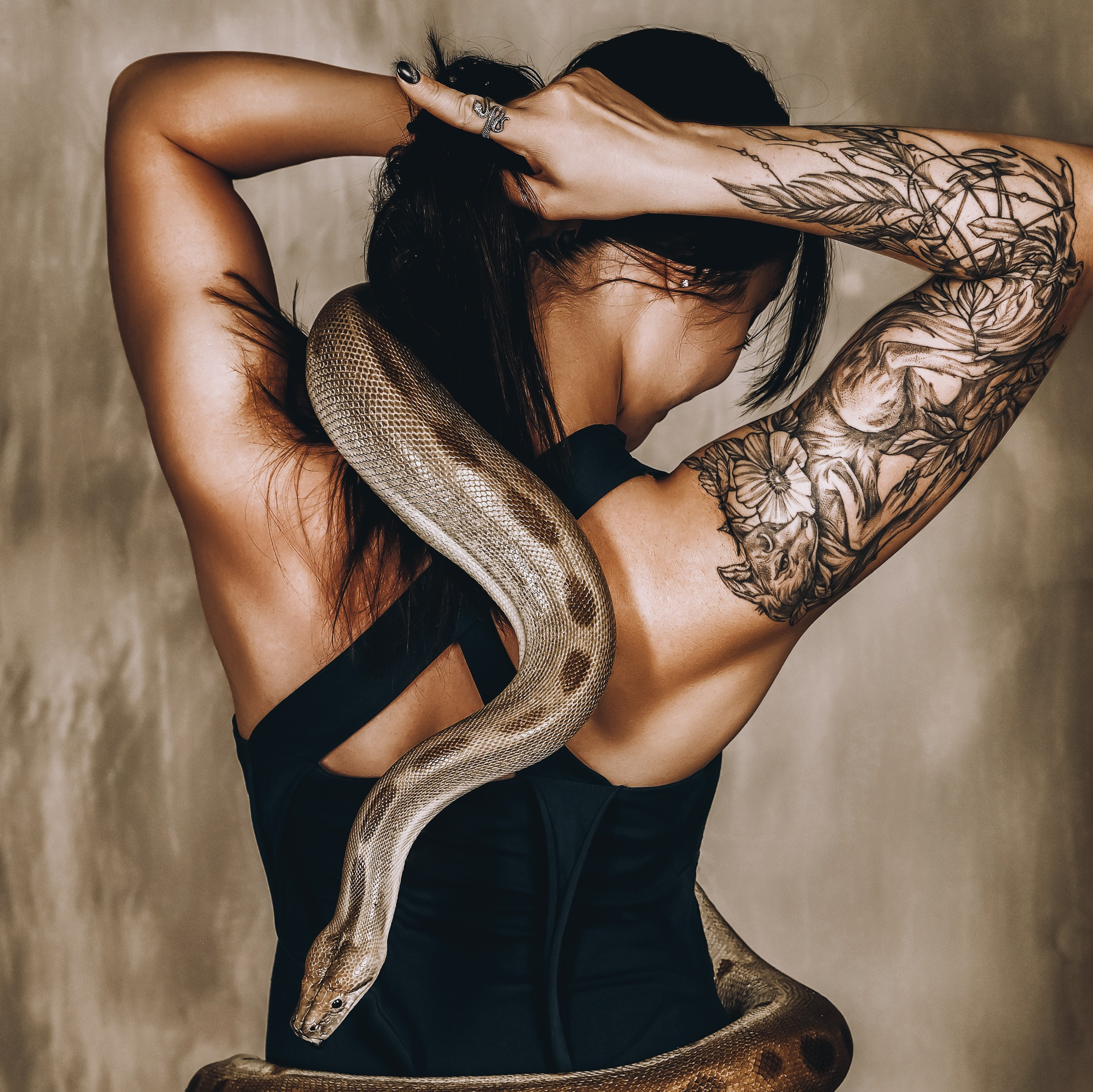 Фотосессия со змеёй в Москве — съёмки в студии с проверенными заводчиками. Портретный фотограф в Москве — Виктория Колышева