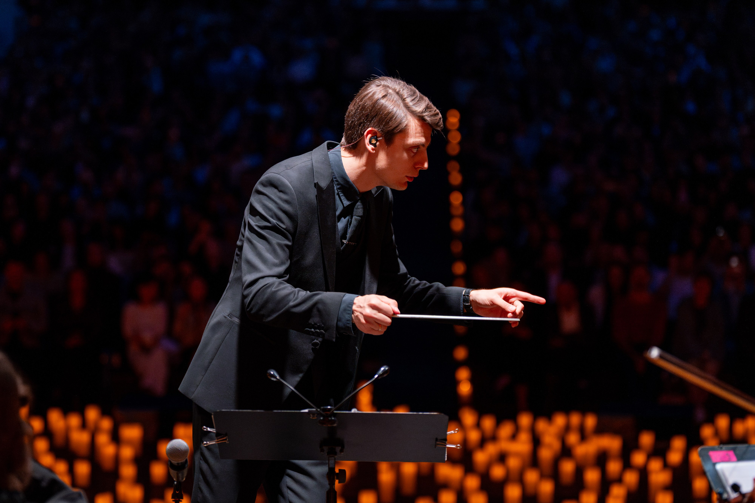 Симфонический оркестр Lumisfera при свечах. Фотограф Никита Комаров