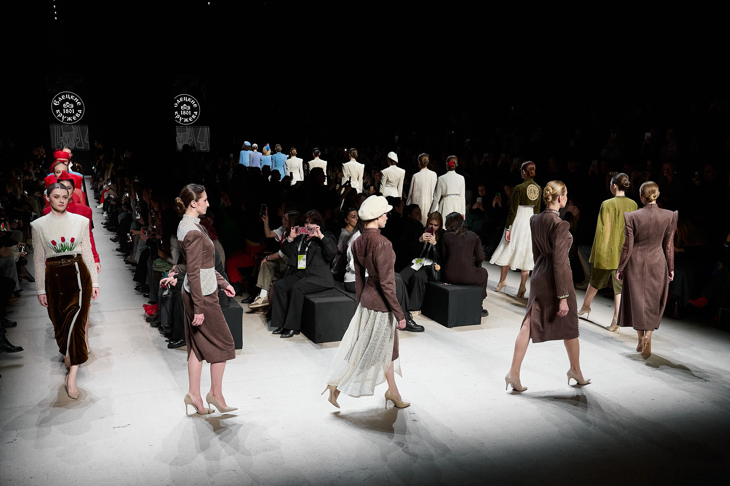 ЕЛЕЦКИЕ КРУЖЕВА. Московская неделя моды. 2025. Дима Бабушкин. Фотограф. Подиум. Репортаж. Творчество. Дорого