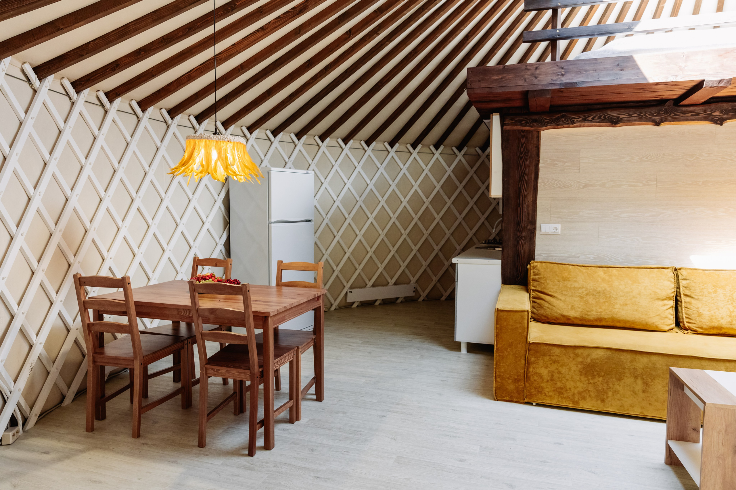 БЕРЕЗКА ВИЛАДЖ | Глэмпинг в Коломне | Юрта «Янтарная». ФОТОГРАФ ИРИНА ШАМАТАВА