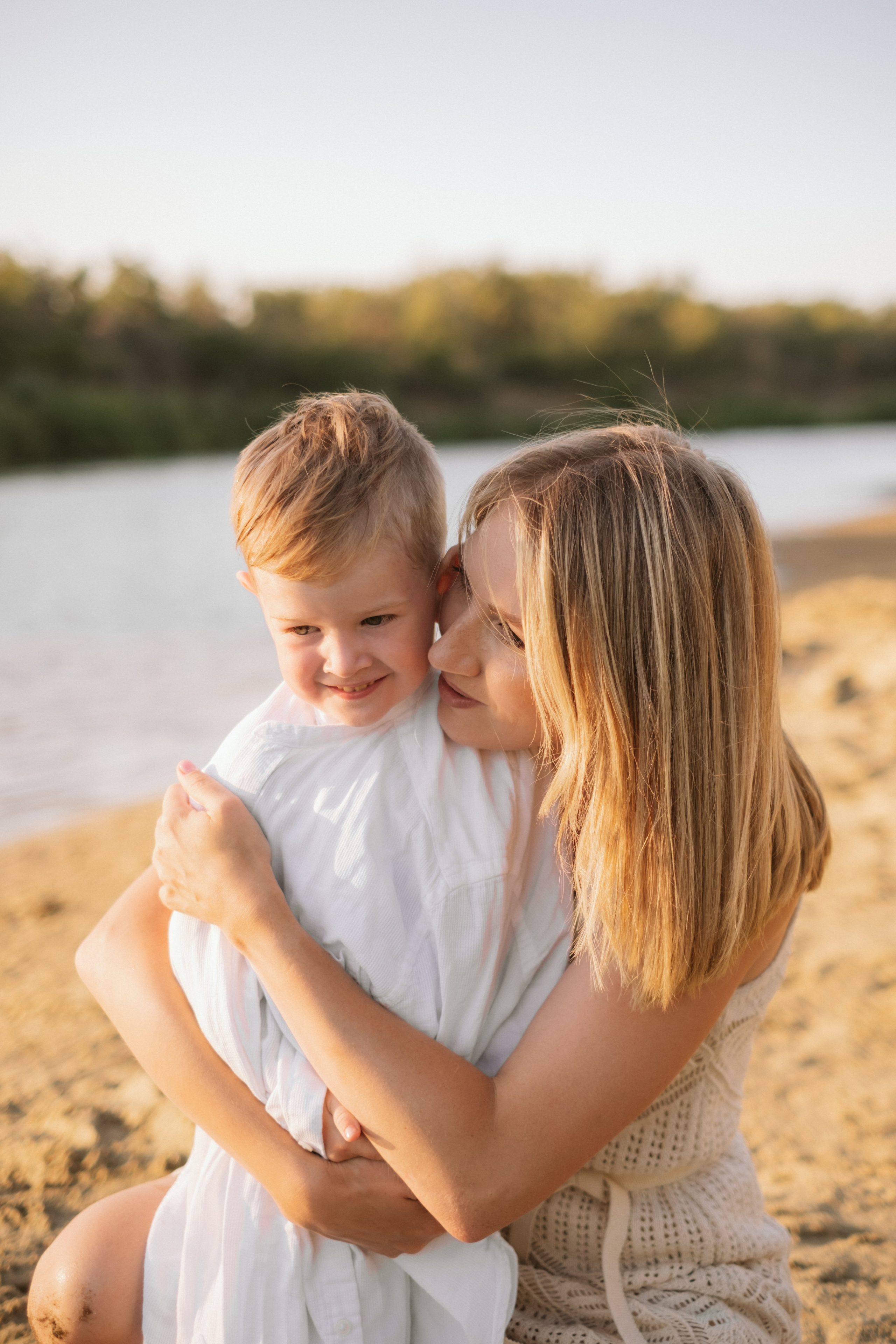 Аня и Дима на речке. Антонина Мезинова фотограф Михайловка и Волгоград