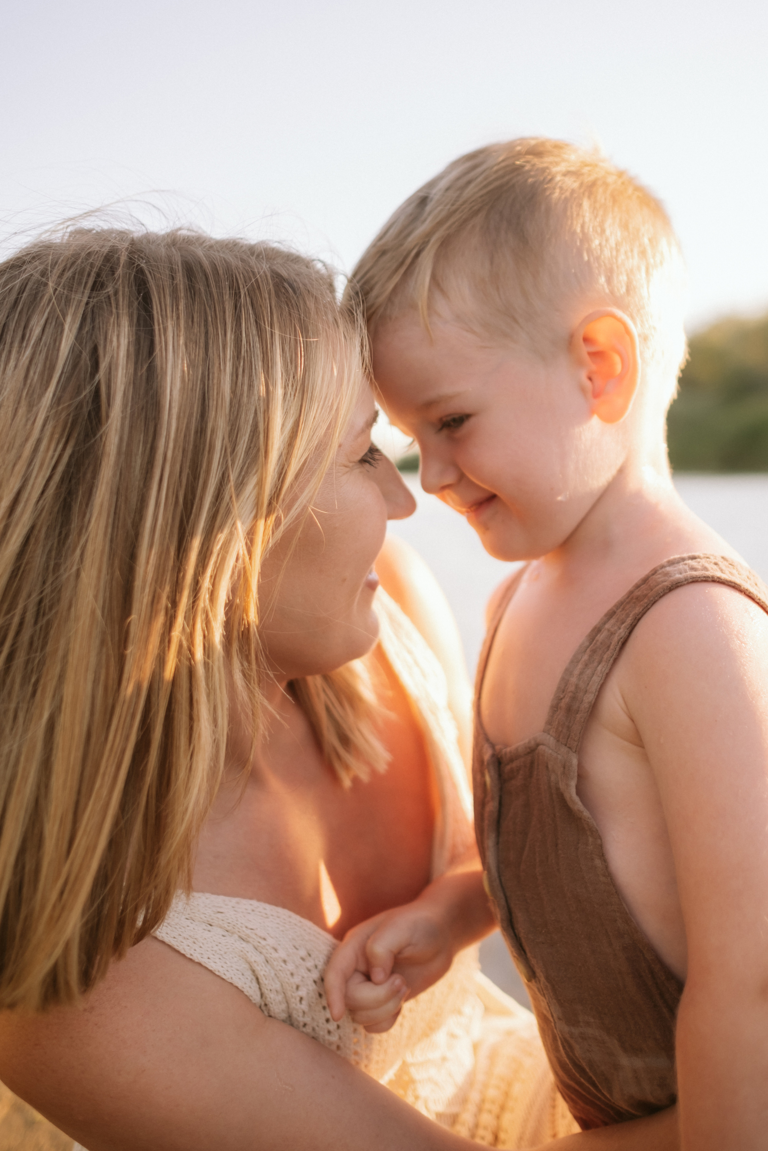 Аня и Дима на речке. Антонина Мезинова фотограф Михайловка и Волгоград