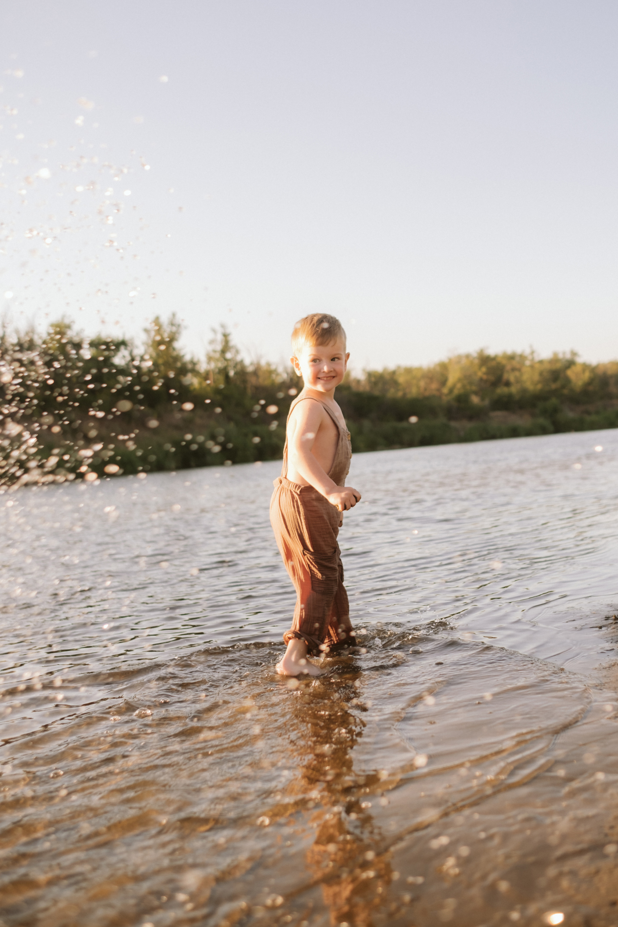 Аня и Дима на речке. Антонина Мезинова фотограф Михайловка и Волгоград