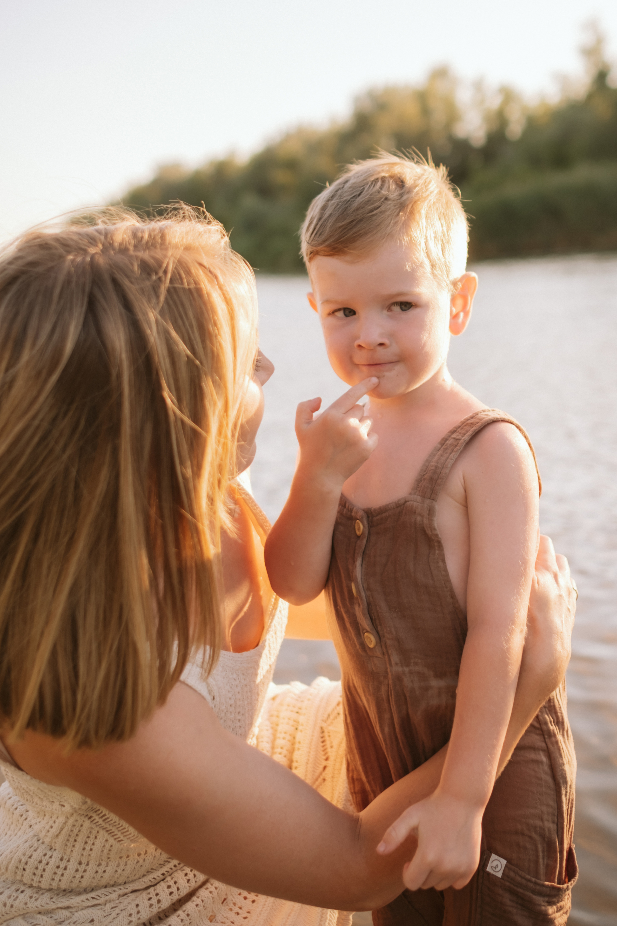 Аня и Дима на речке. Антонина Мезинова фотограф Михайловка и Волгоград