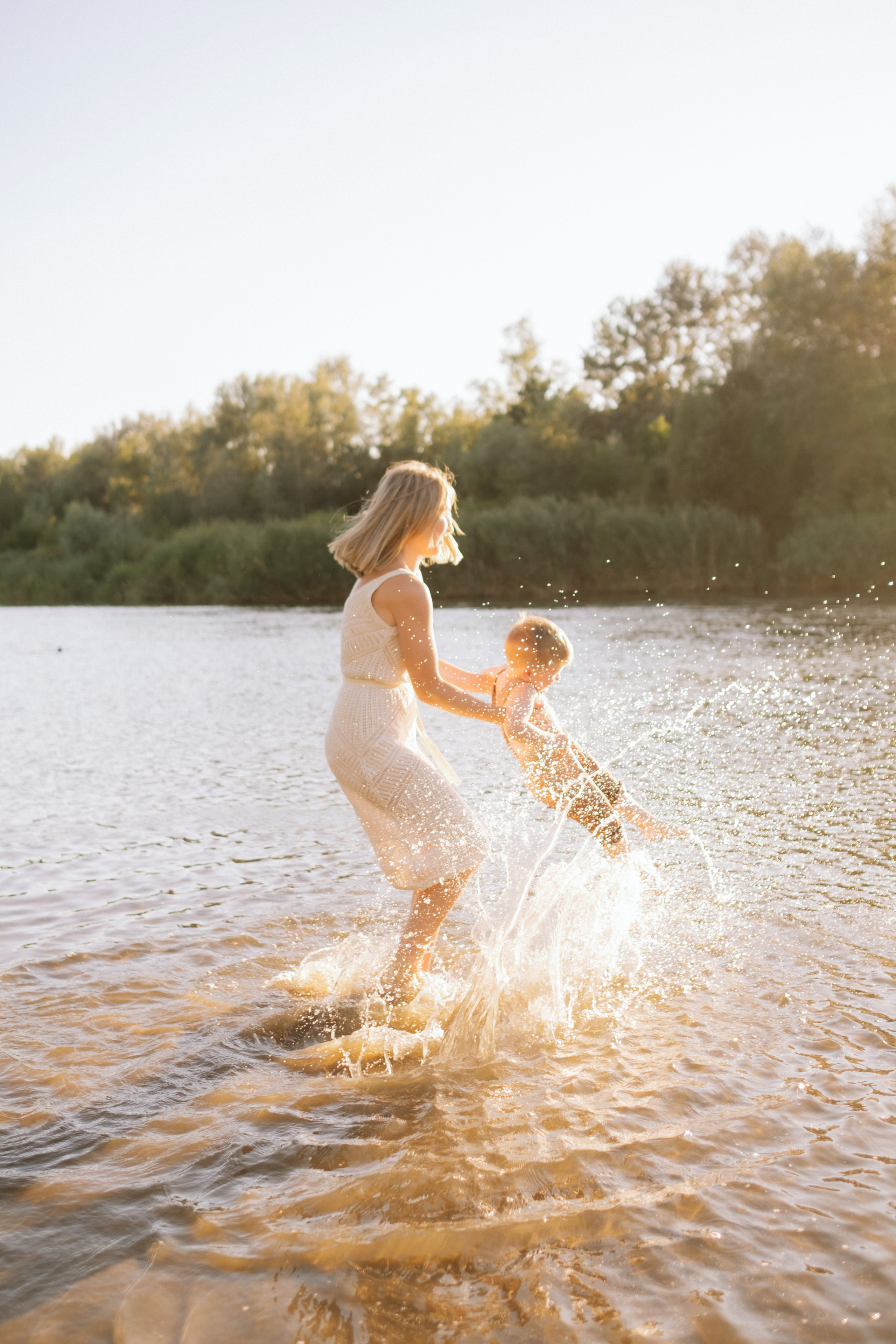 Аня и Дима на речке. Антонина Мезинова фотограф Михайловка и Волгоград