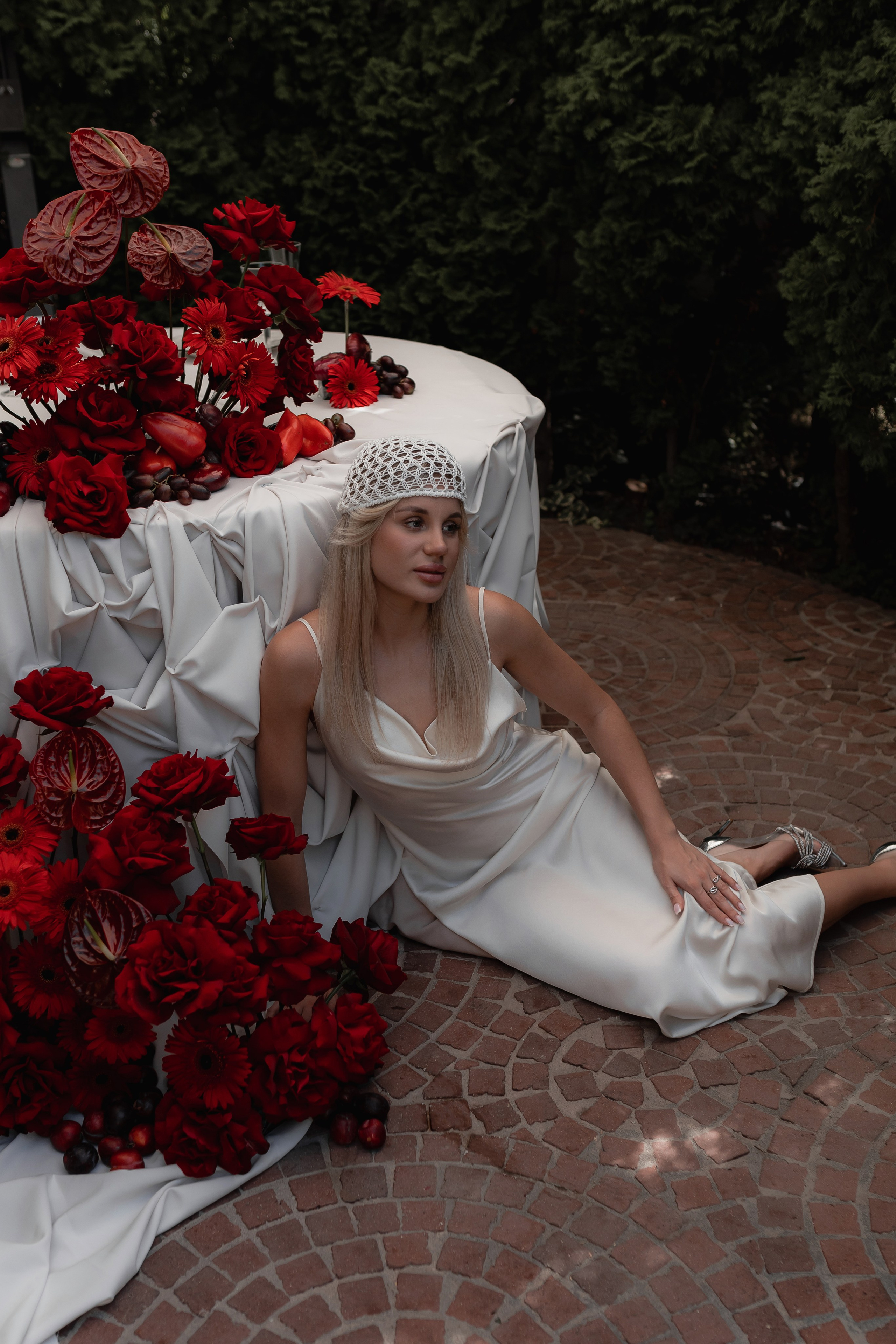 Фотодень с красным декором. Фотограф Трифон Мира