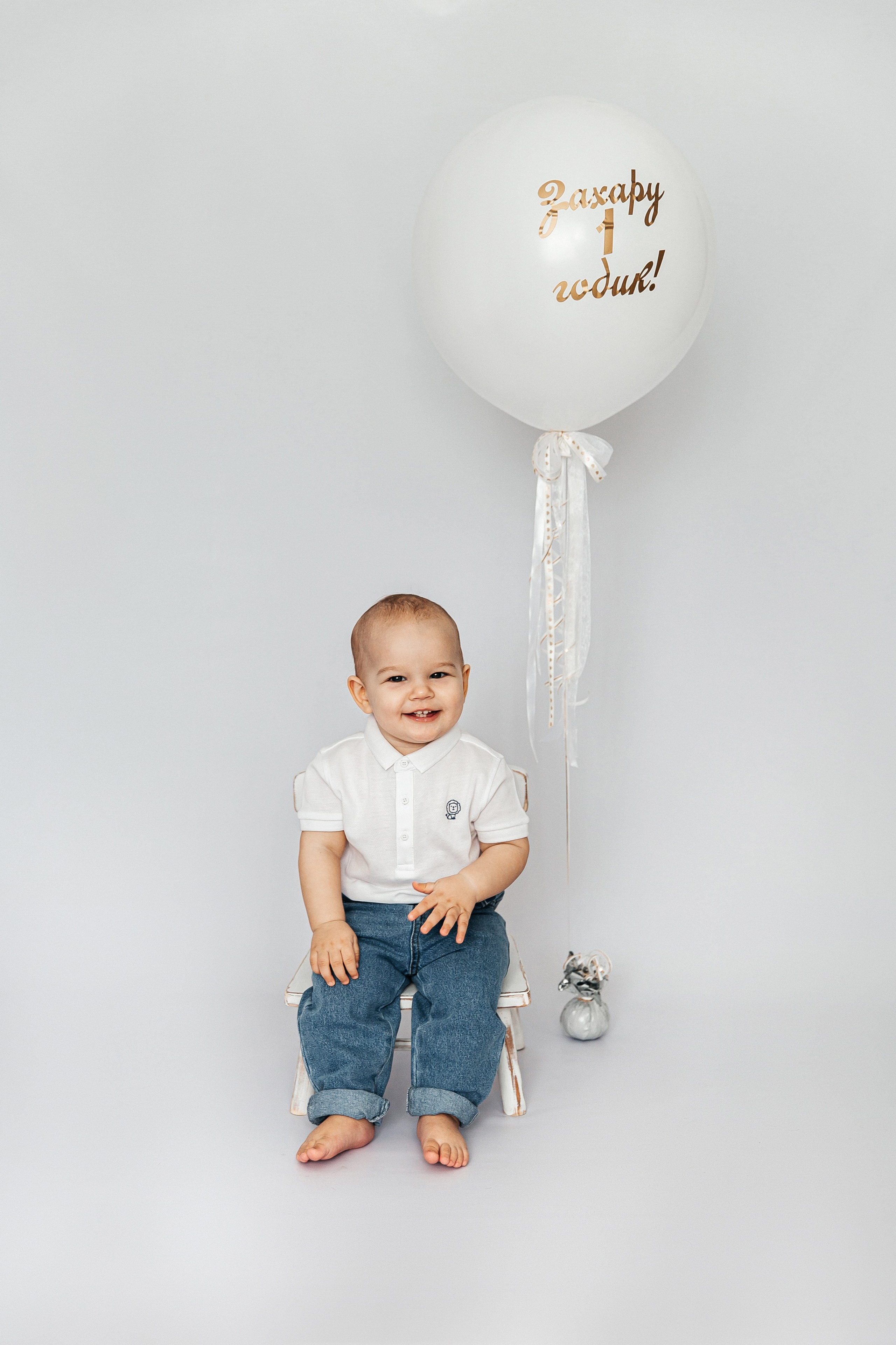 На белом фоне / минимализм. Детский фотограф, выпускные альбомы в Нижнем Новгороде Бодягина Мария