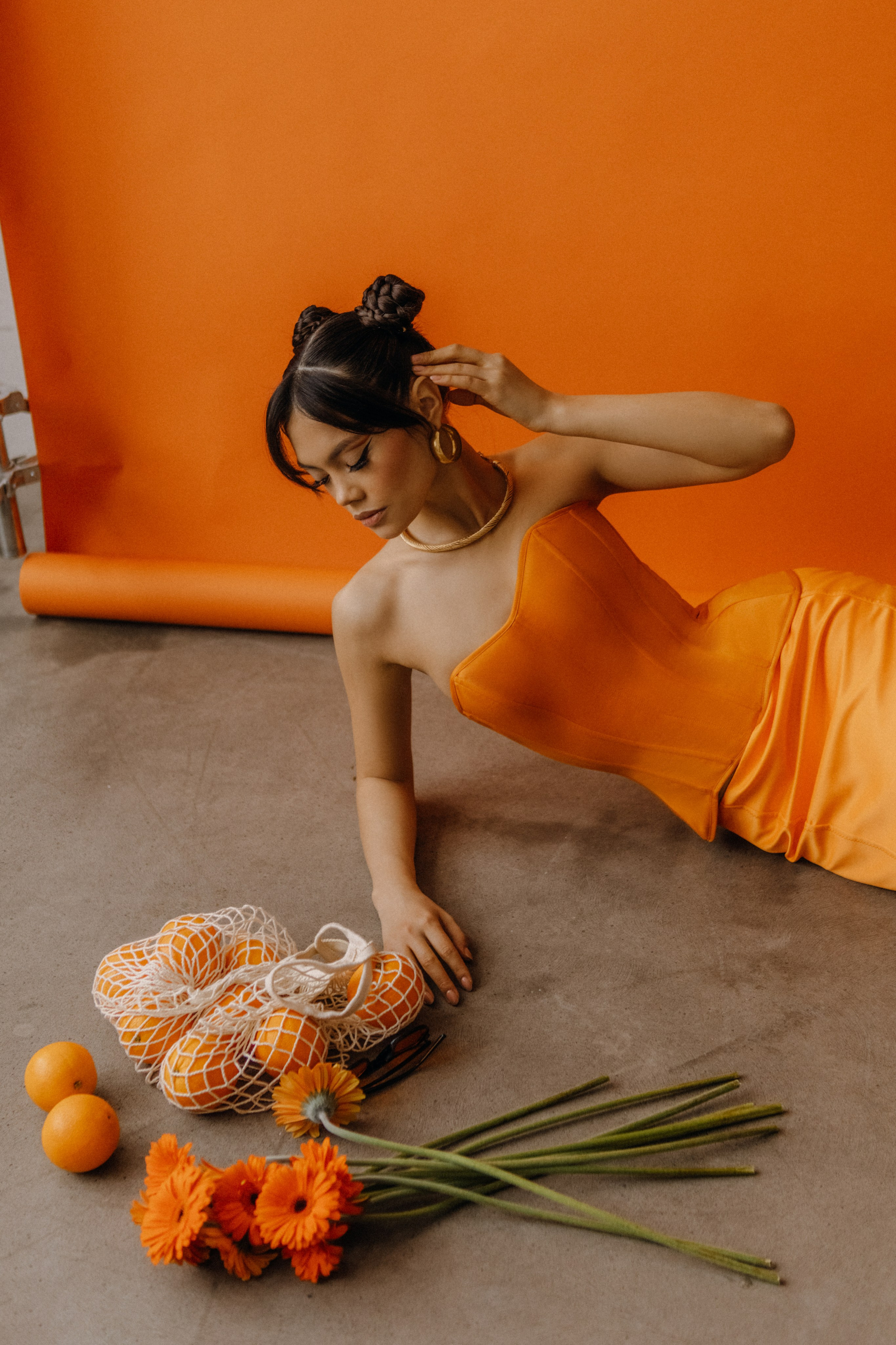 Ольга. Оранжевая фотосессия с апельсинами и цветами. Фотограф в Москве Ольга Сатони