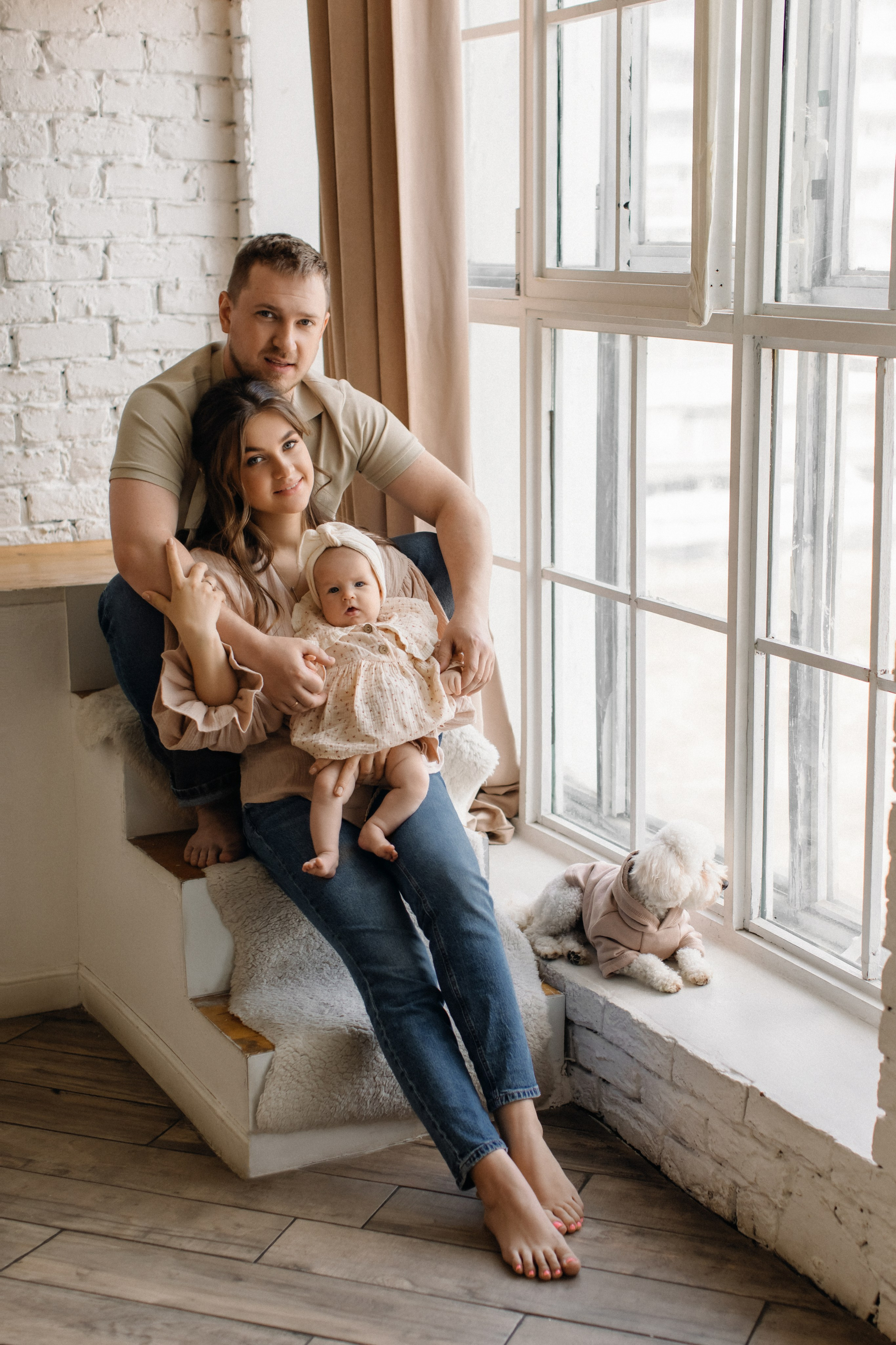 Малышка Ксения и родители. Семейная фотосессия в студии. Фотограф в Москве Ольга Сатони