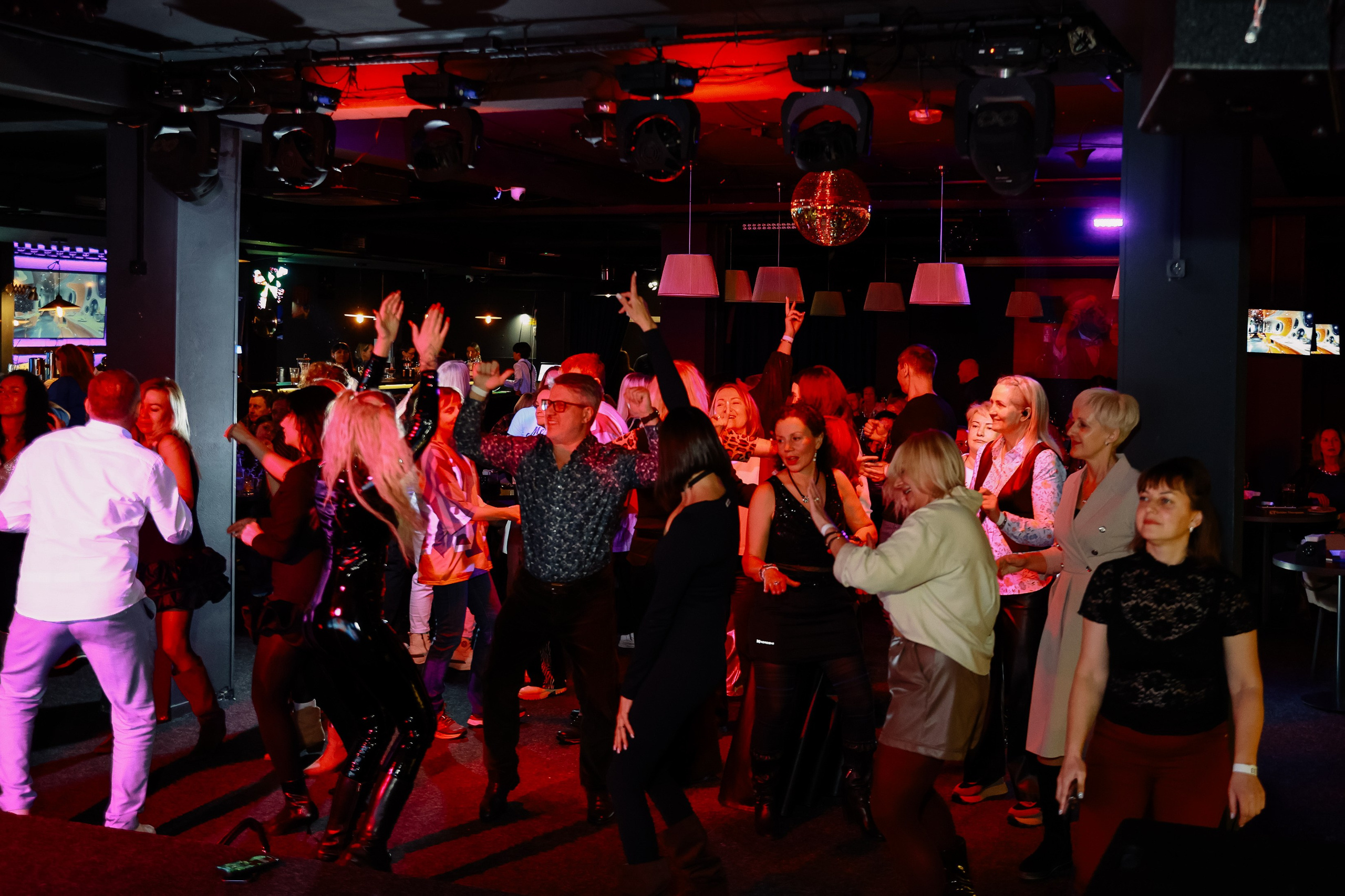 Дискотека под хиты 2000 в Истории. Фотограф Юлия Мальцева