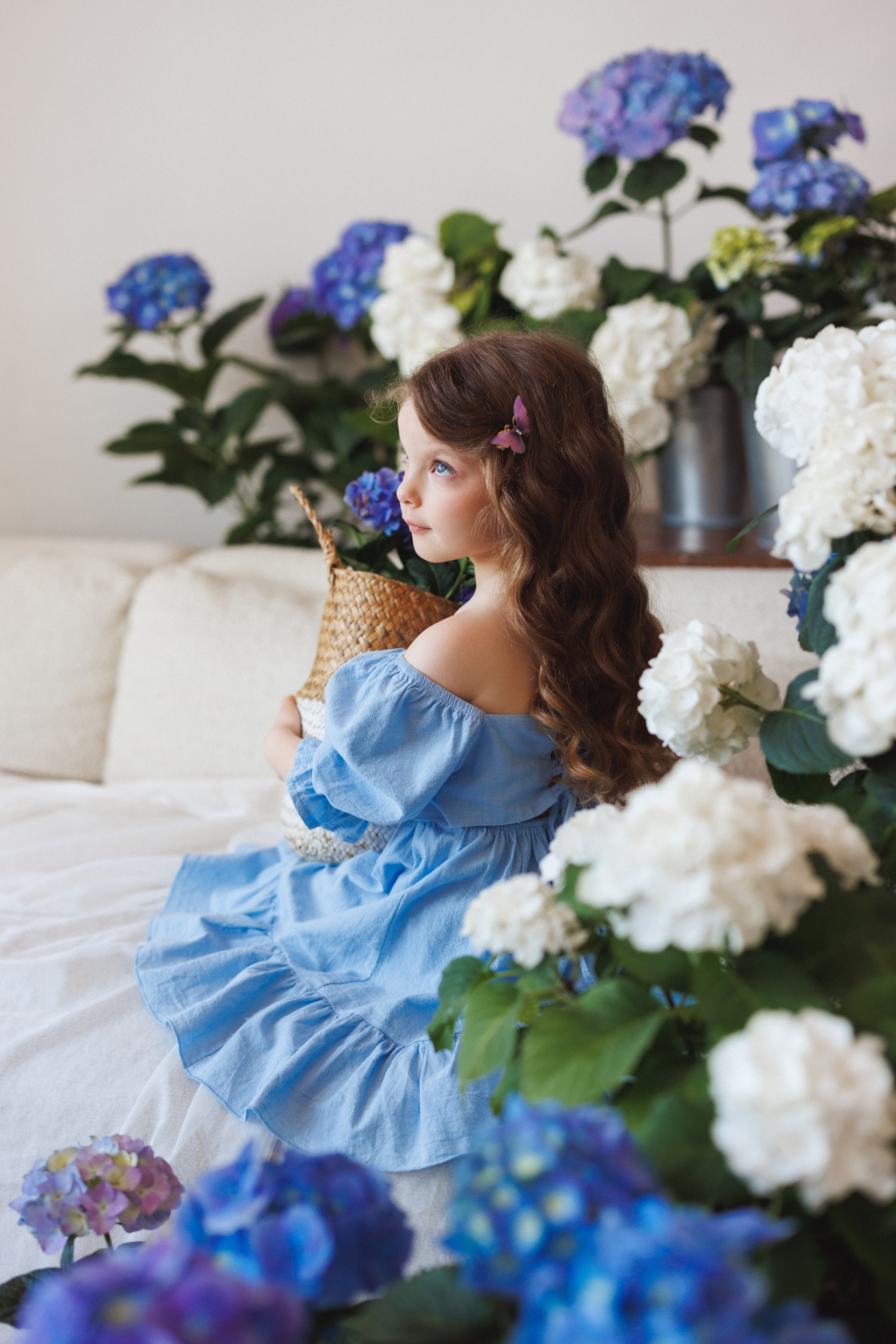 Фотосессия с живыми цветами Гортензии в фотостудии Space JOBS, город Краснодар. Семейный и детский фотограф в Краснодаре Анна Трашкова